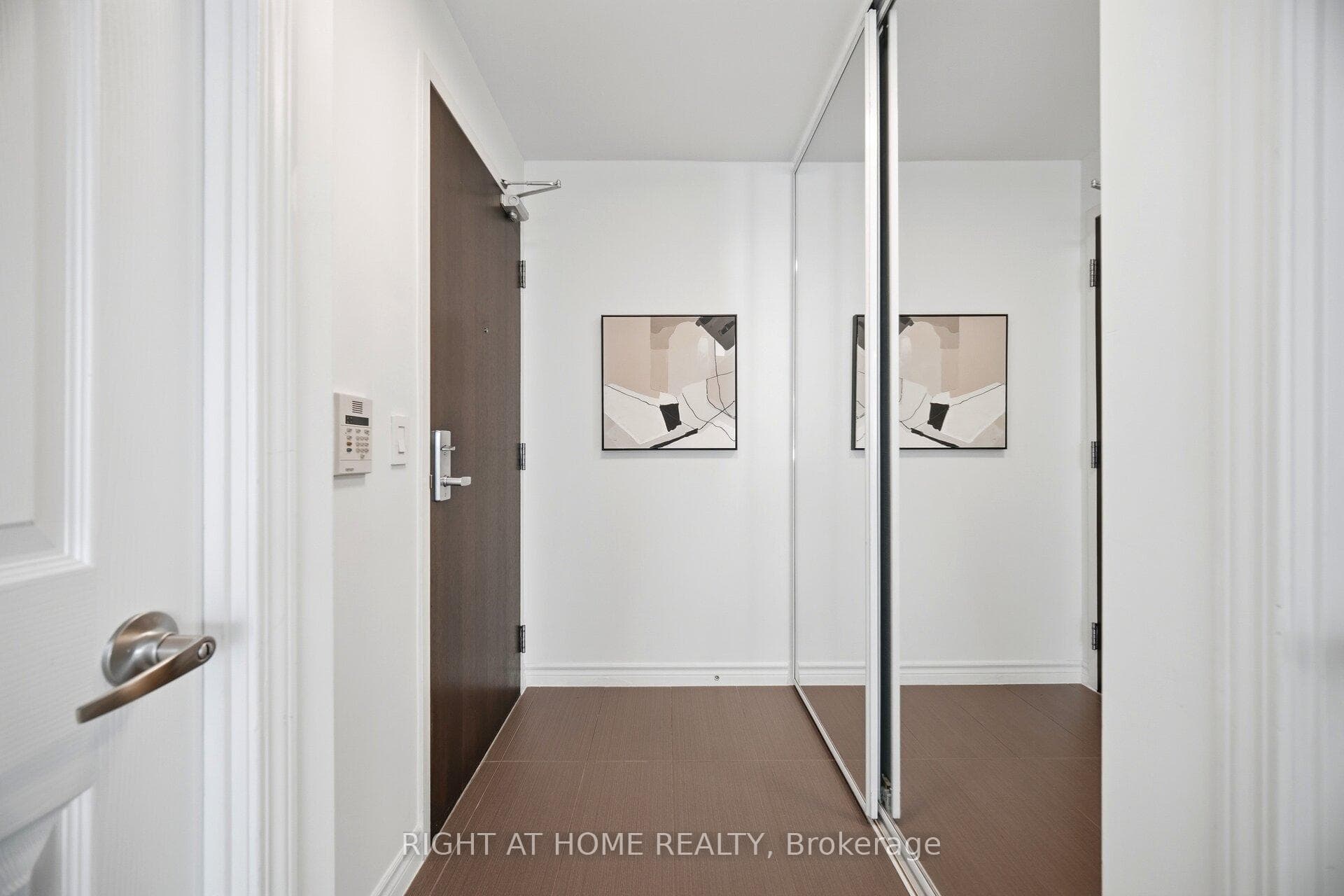 19 Grand Trunk Crescent Unit #2511 photo 10