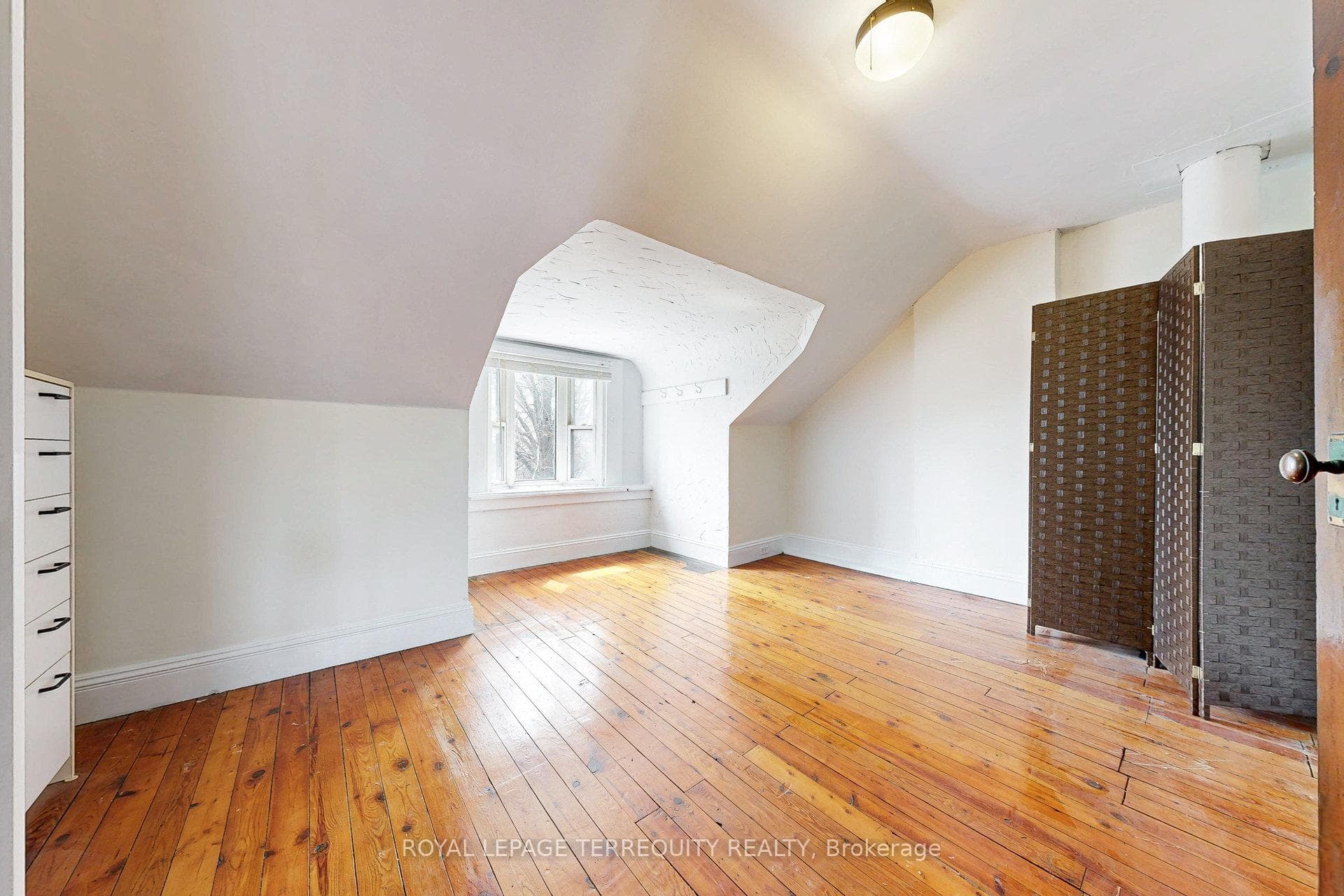 40 Strathcona Avenue photo 21