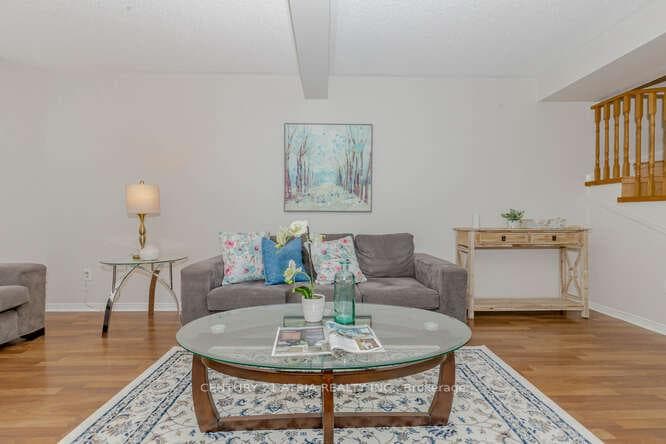 13 Spadina Road photo 11