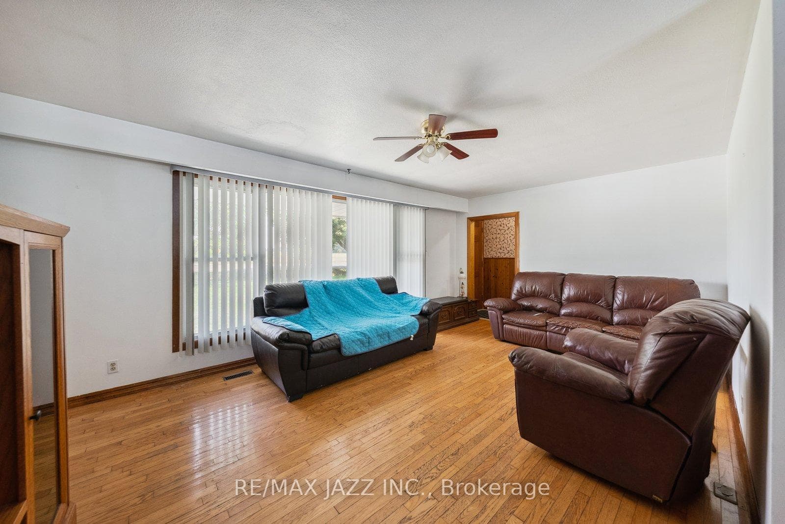 19020 Simcoe Street photo 4