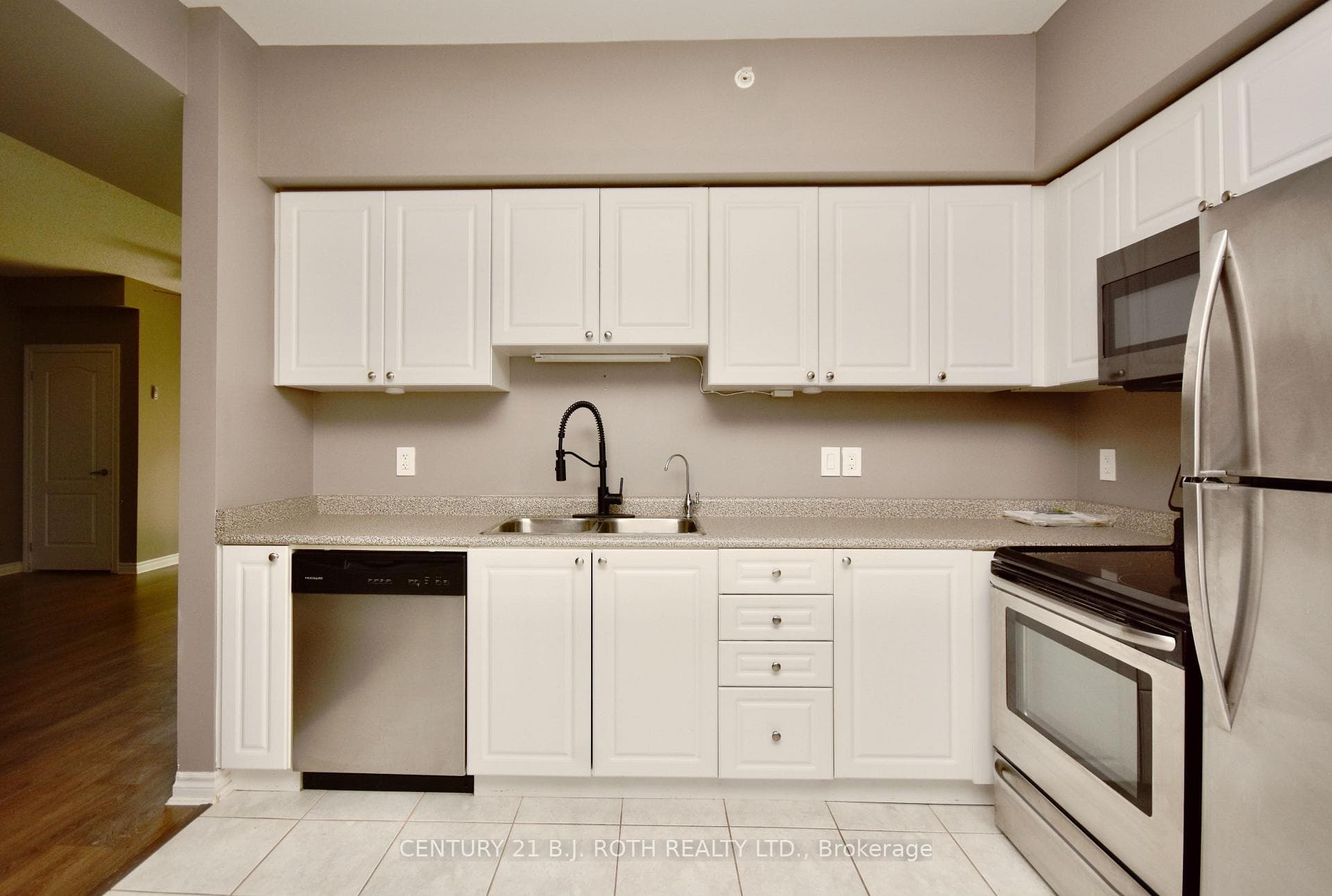 43 Ferndale Drive Unit 104 photo 3