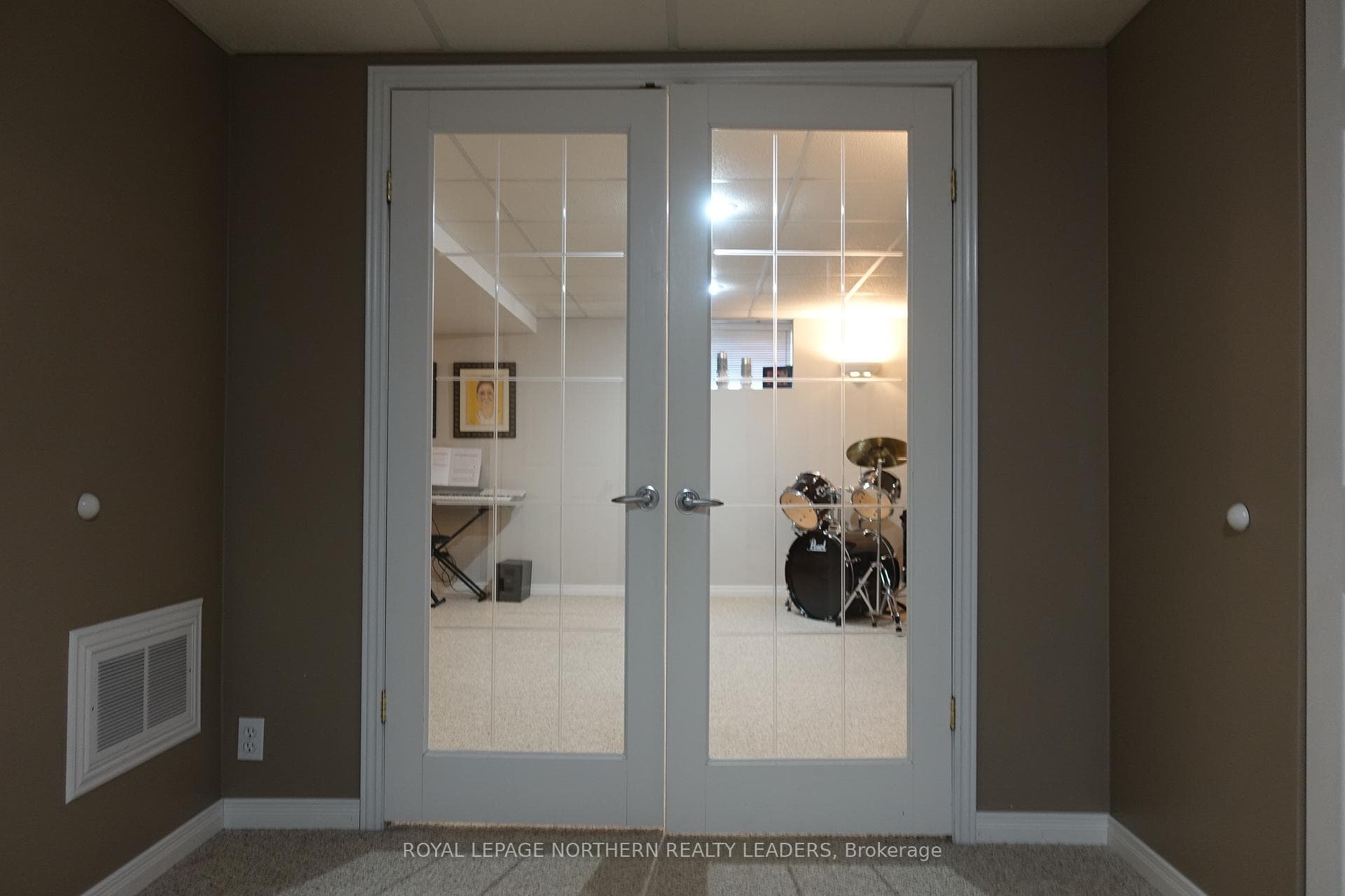 671 Melrose Boulevard photo 29