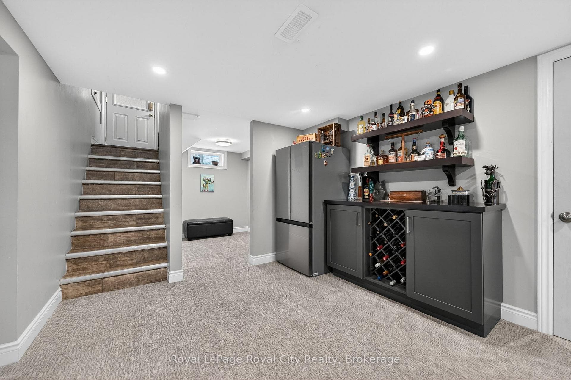 281 Metcalfe Street photo 18