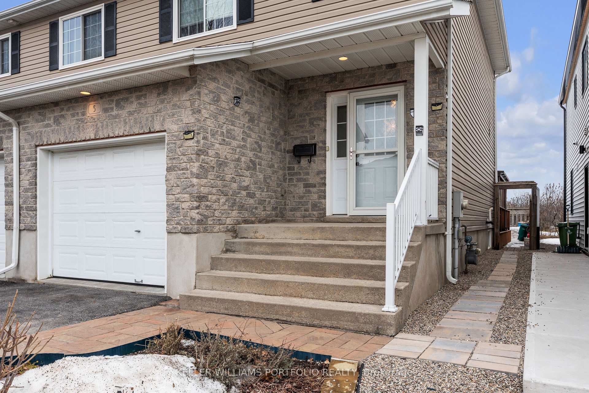 5 Karlee Court photo 3