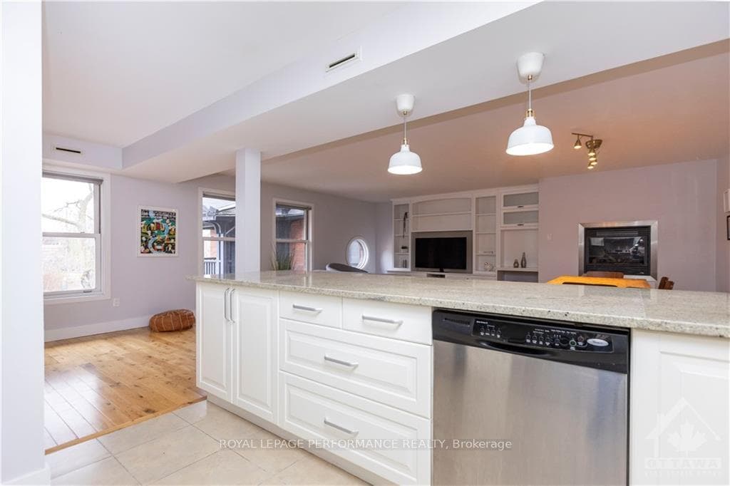 271 MCLEOD Street Unit 2 photo 13