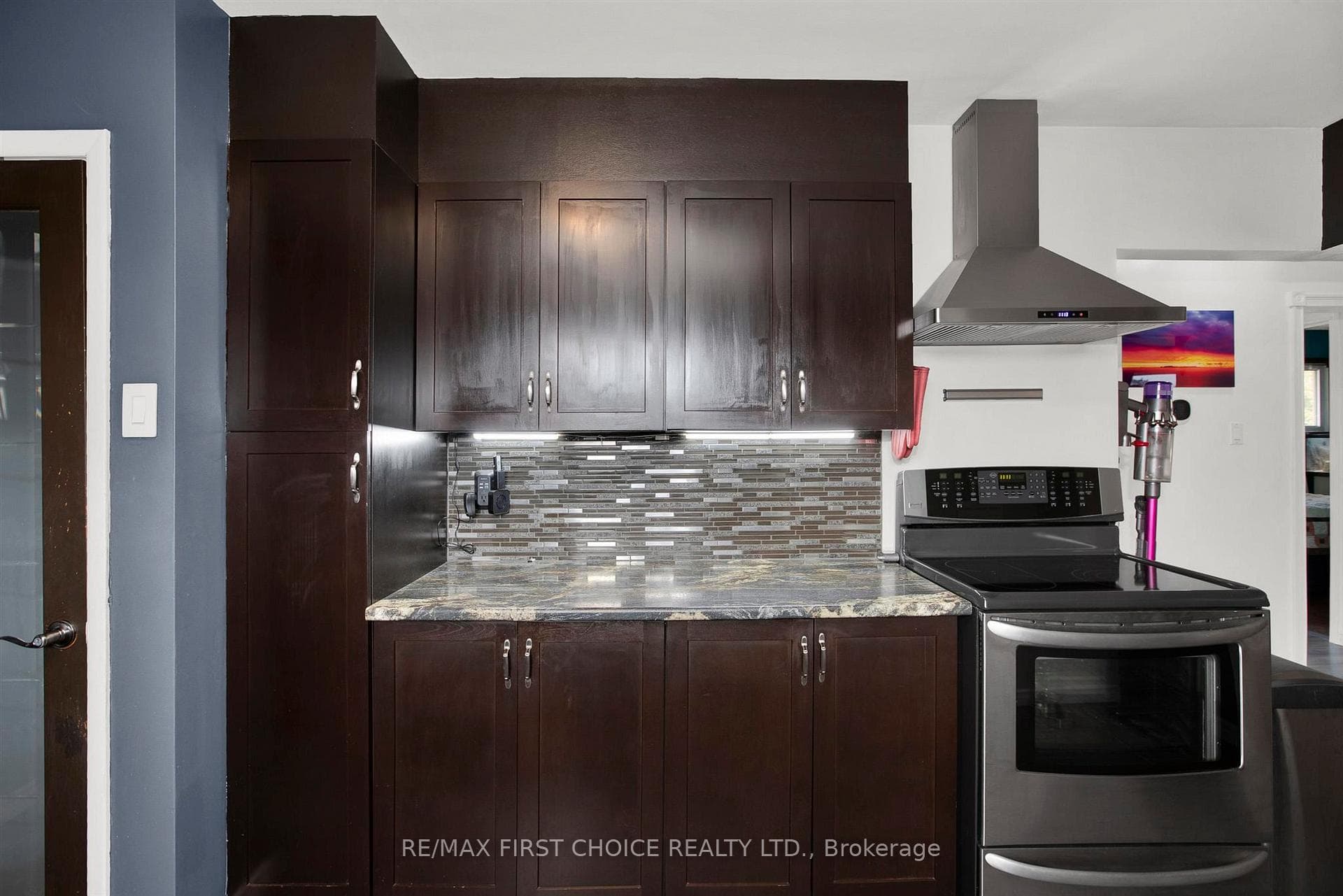 139 Burriss Street photo 5