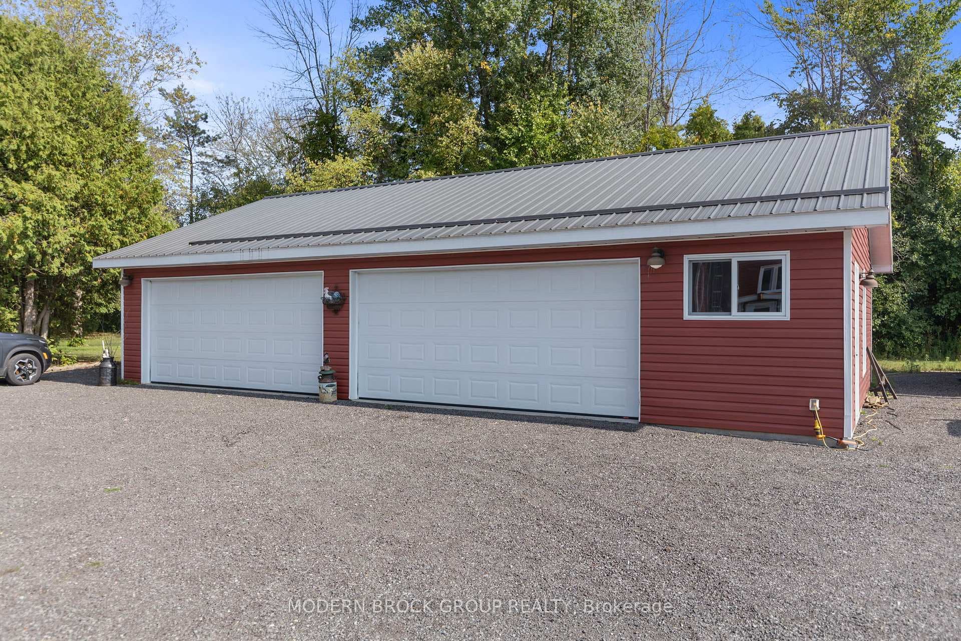 Large4 car garage