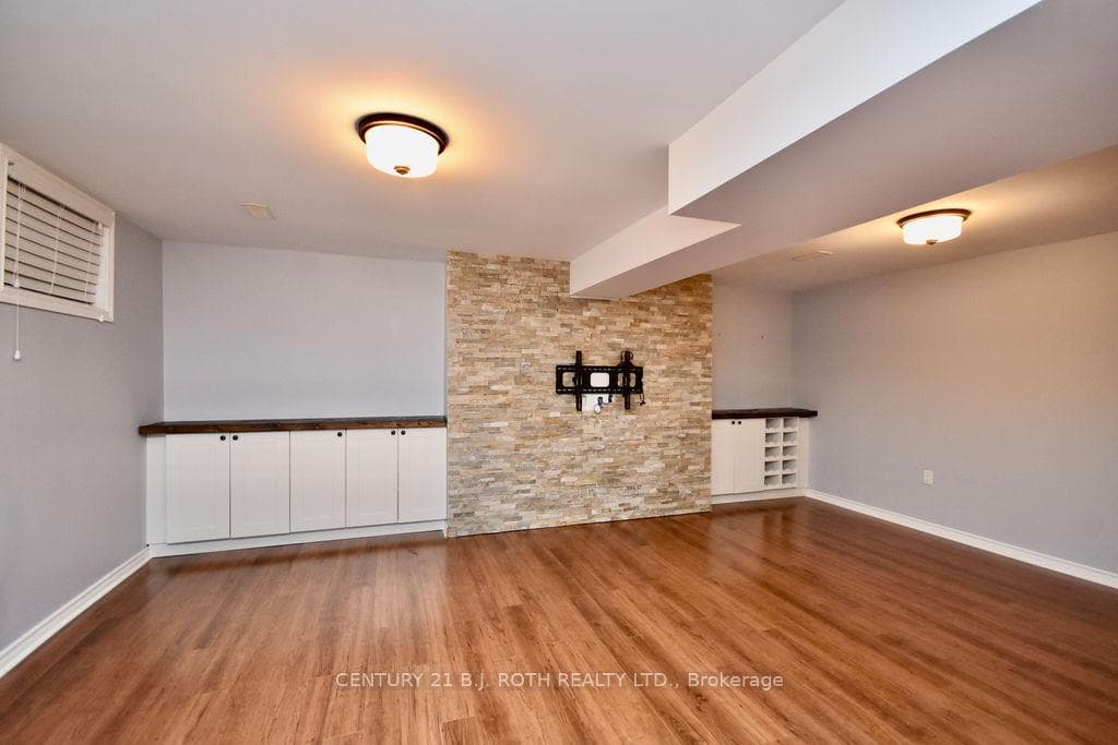 74 Gardiner Drive photo 34