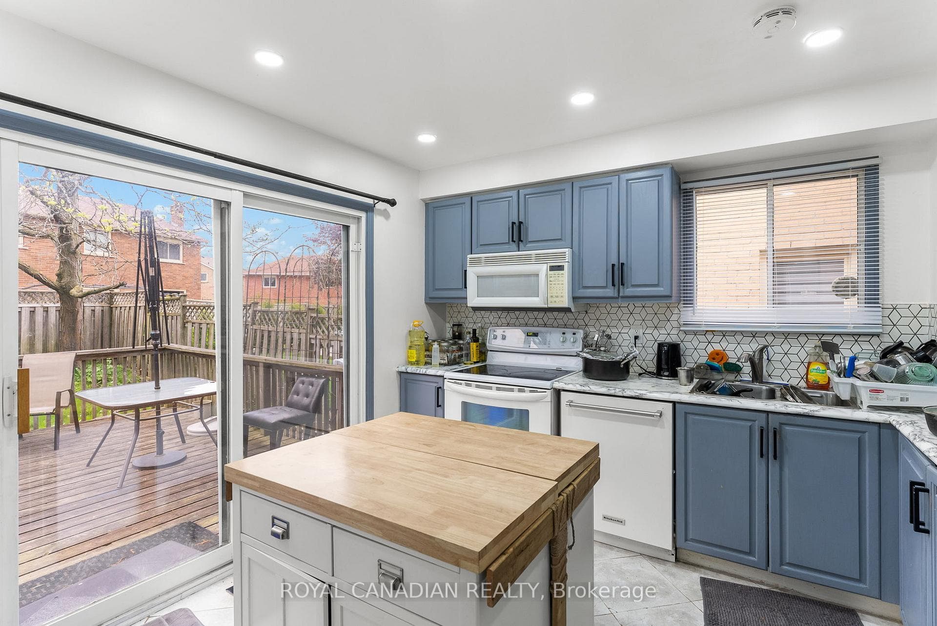570 Springview Drive photo 10