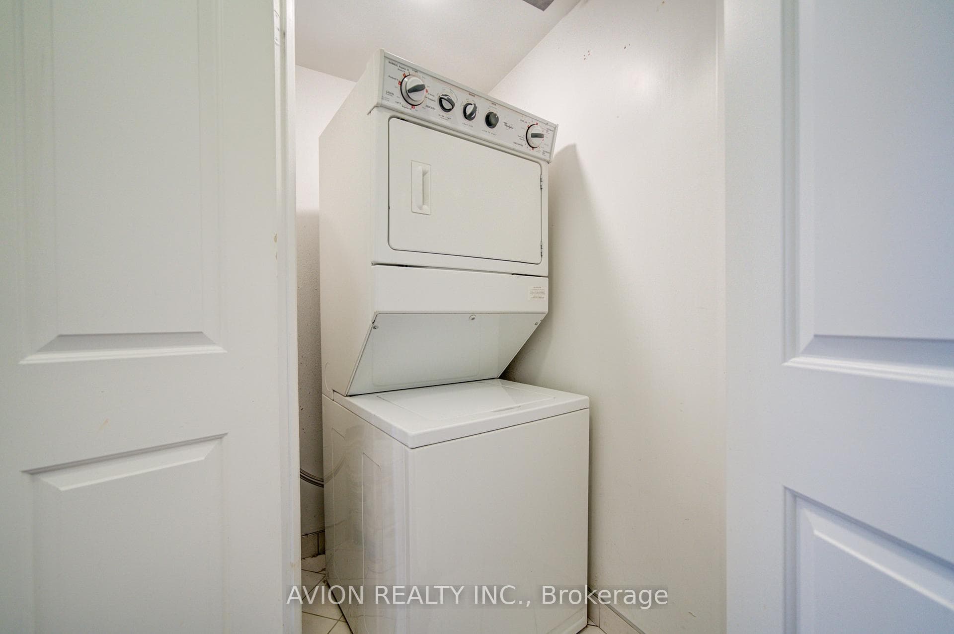 70 Absolute Avenue Unit 1506 photo 28