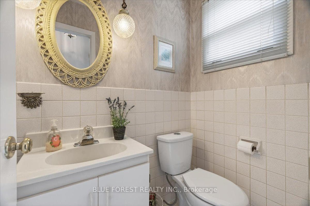 pool side powder room