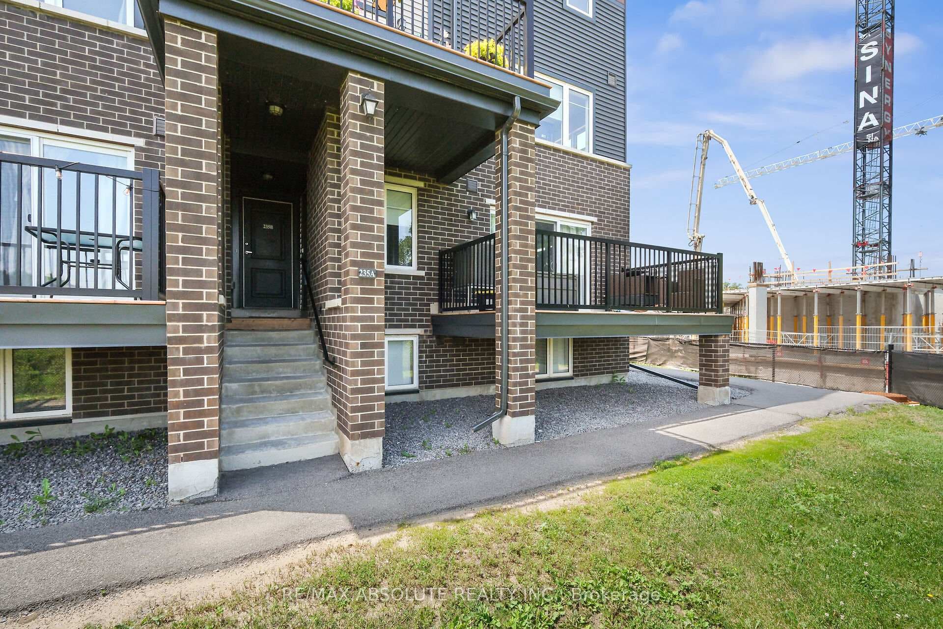235 Eldorado Private Unit A photo 2