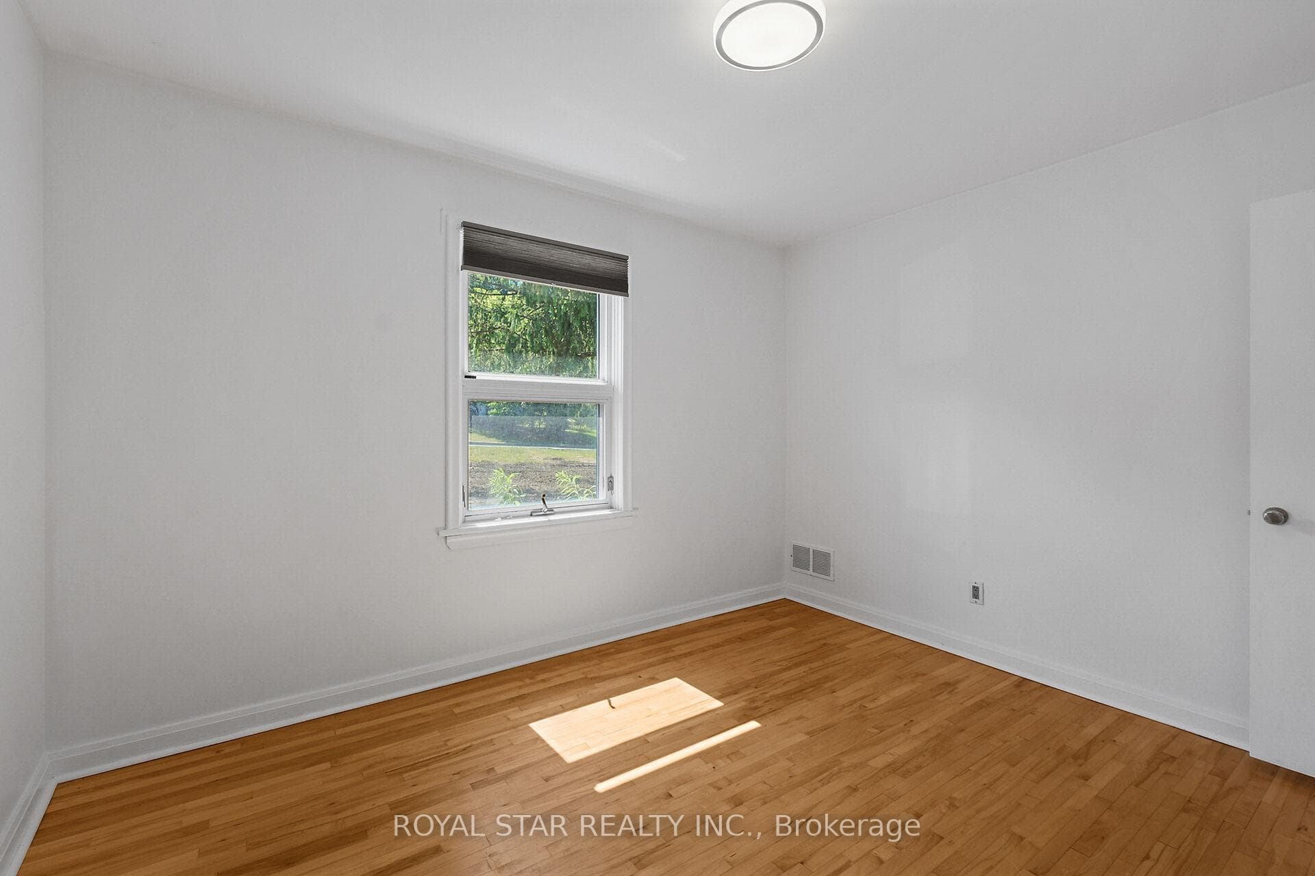 10 Delong Drive photo 31