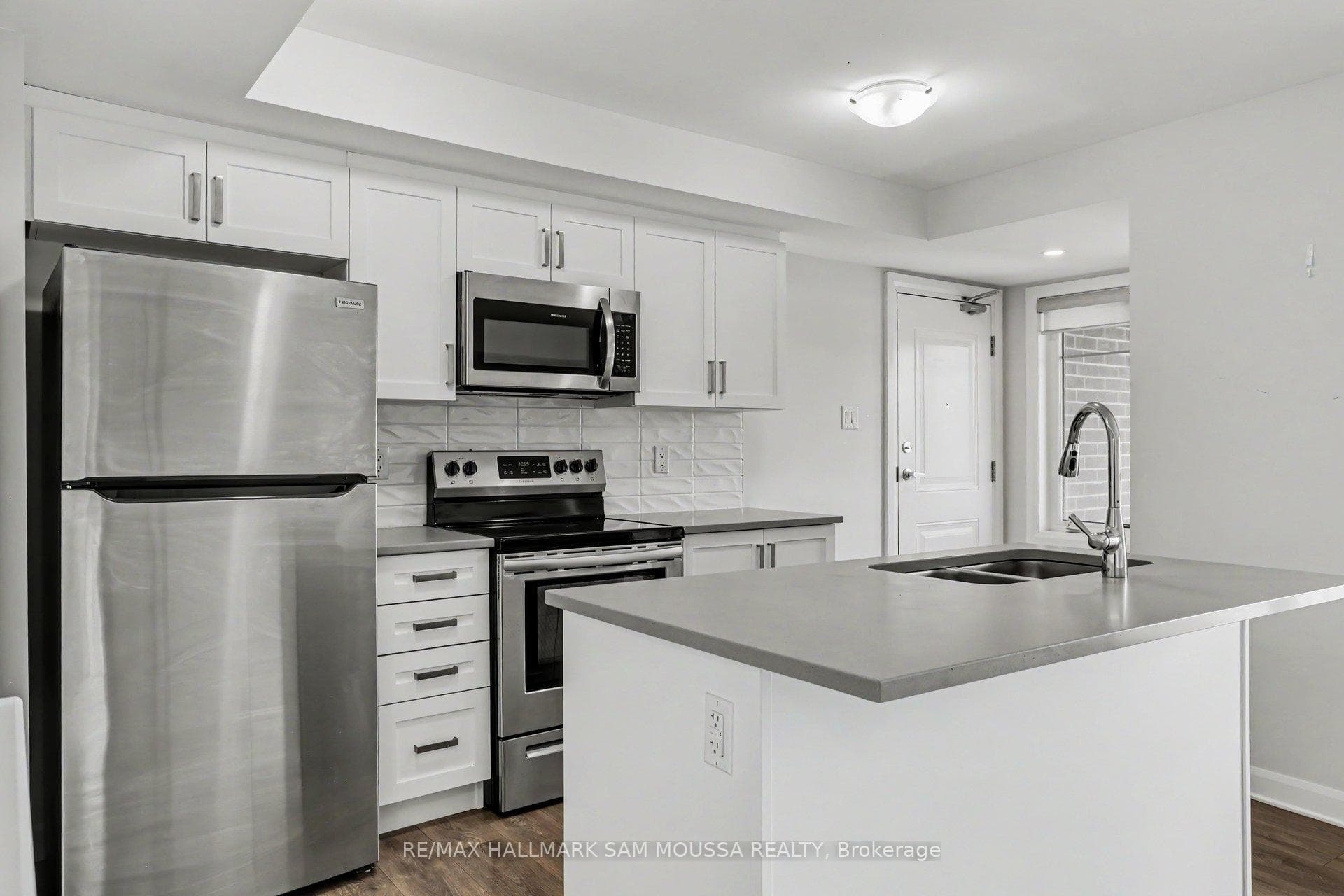215 Eldorado Private Unit A photo 21