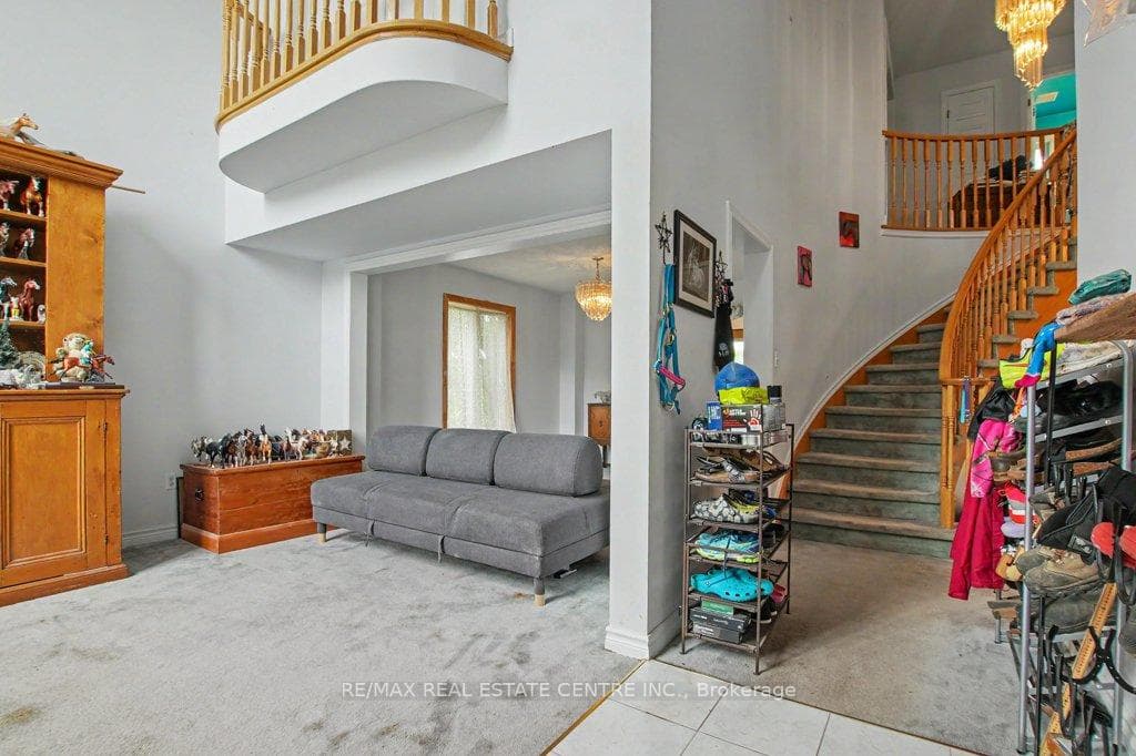 2100 Kevin Crescent photo 5