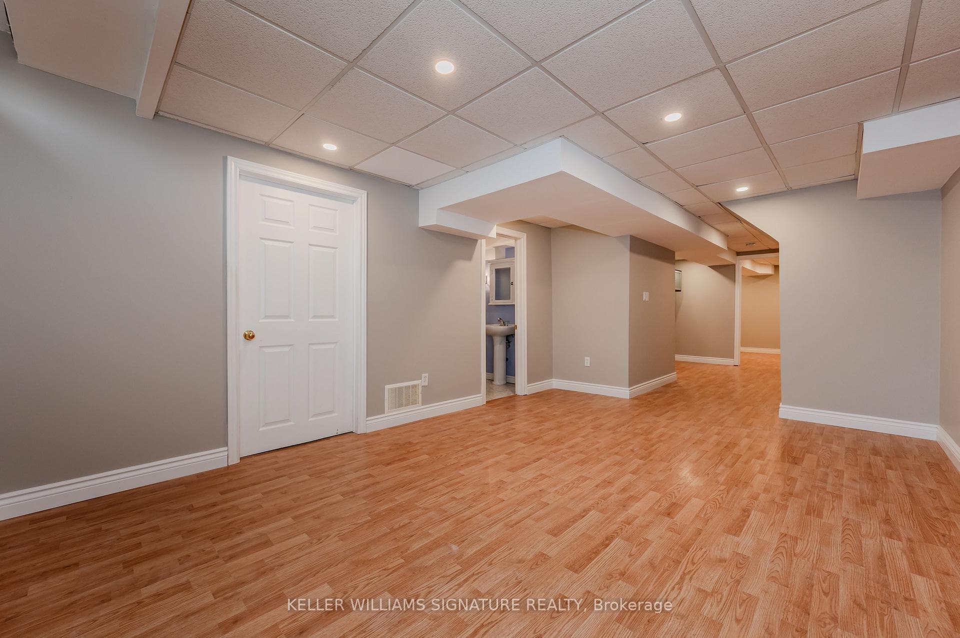 1635 Cartwright Crescent photo 31