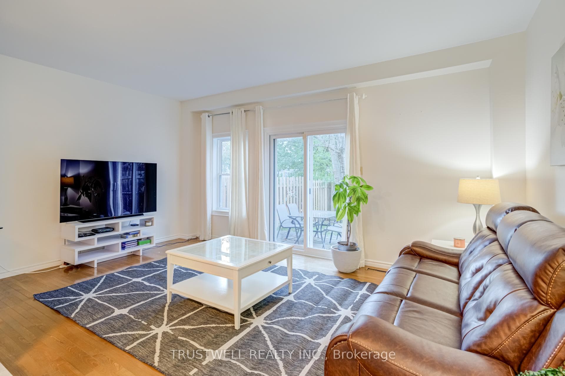 44 Caronia Square photo 9