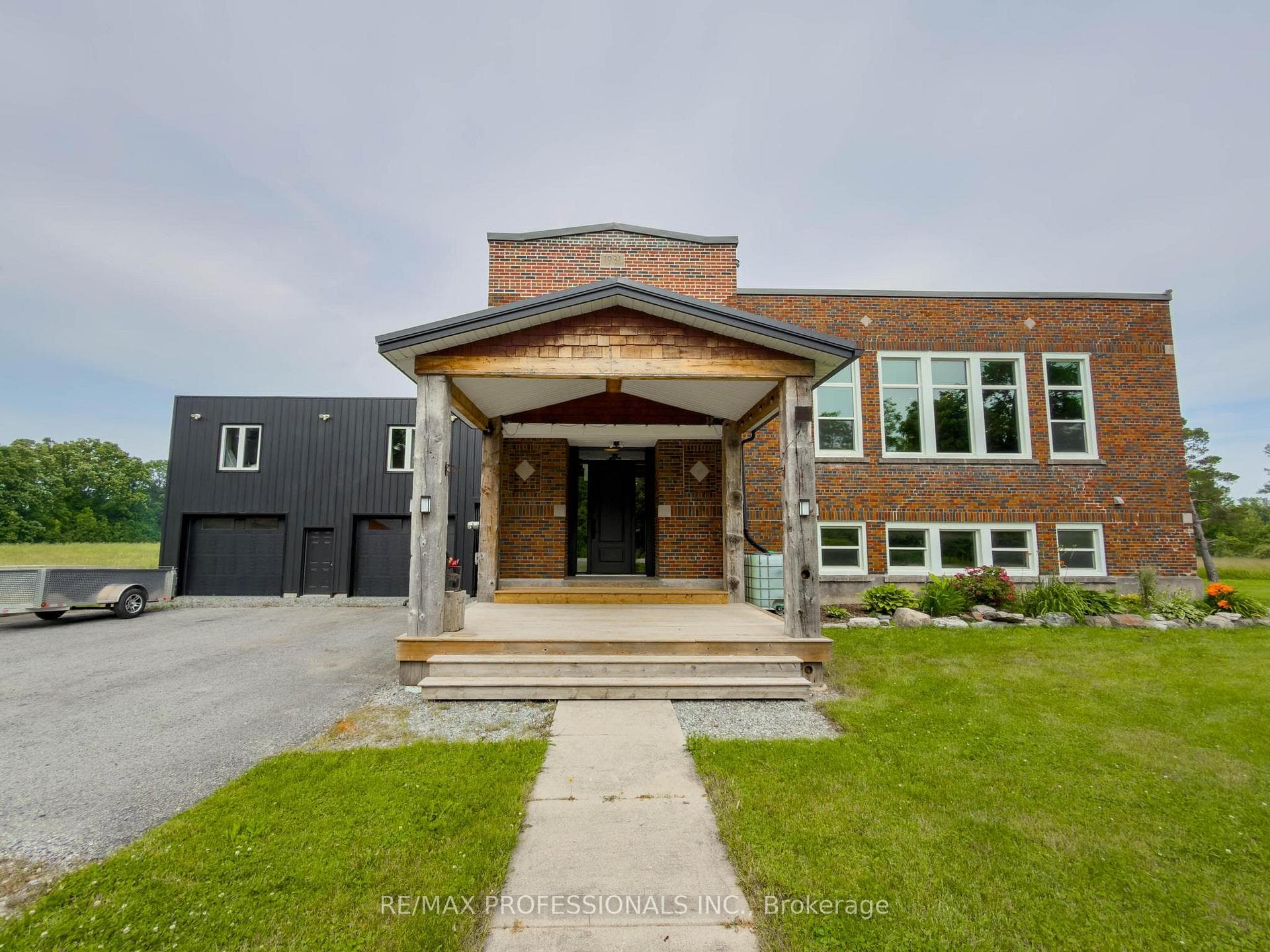 1744 Ridgemount Road photo 1