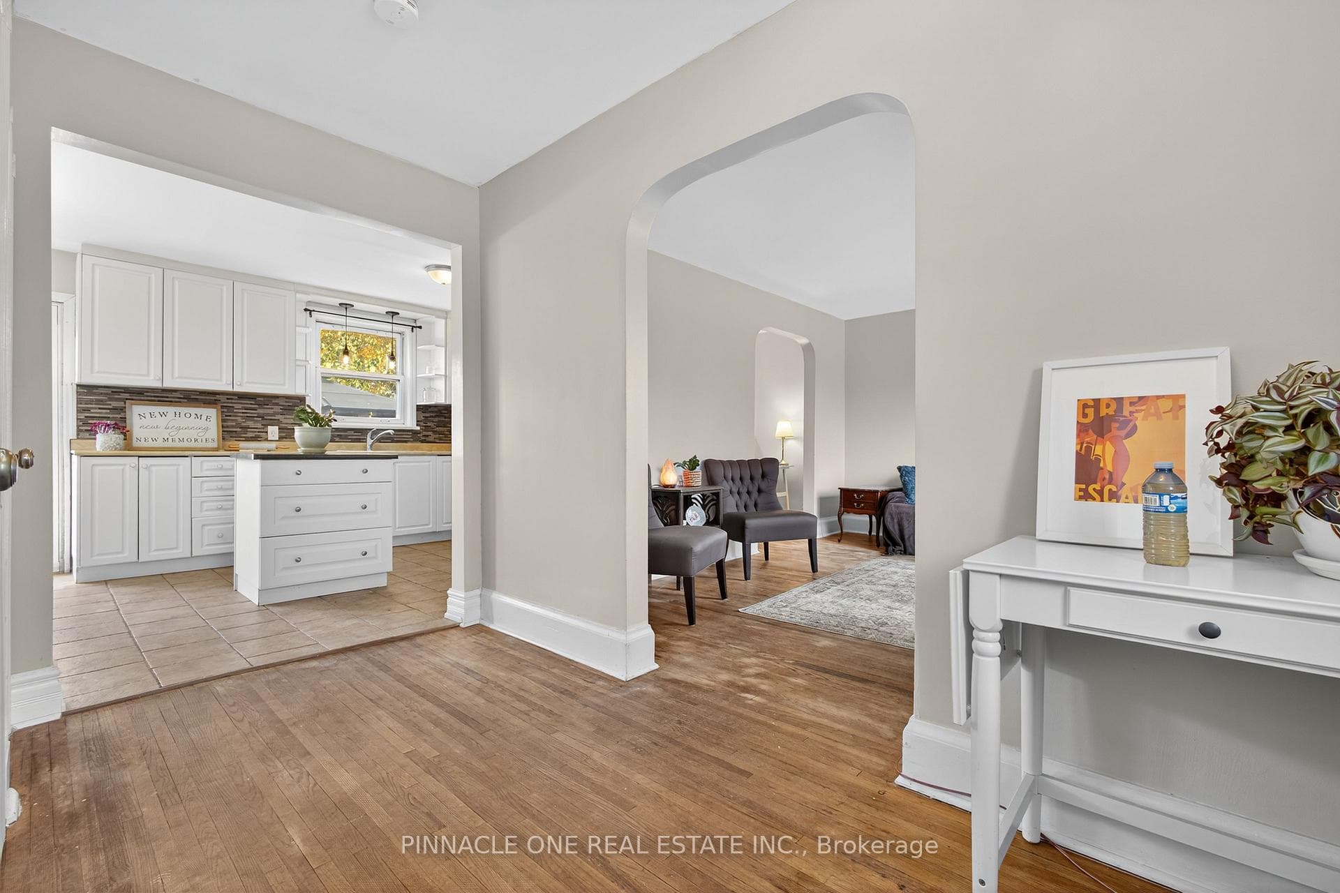 812 Grierson Street photo 11