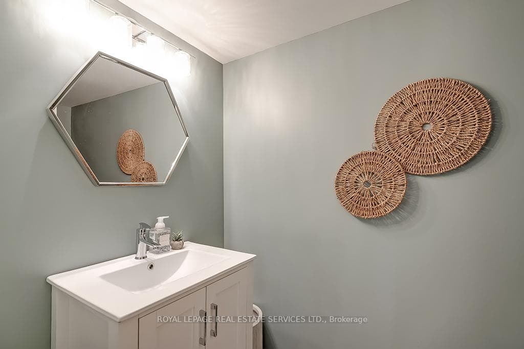 2401 Old Brompton Way photo 37