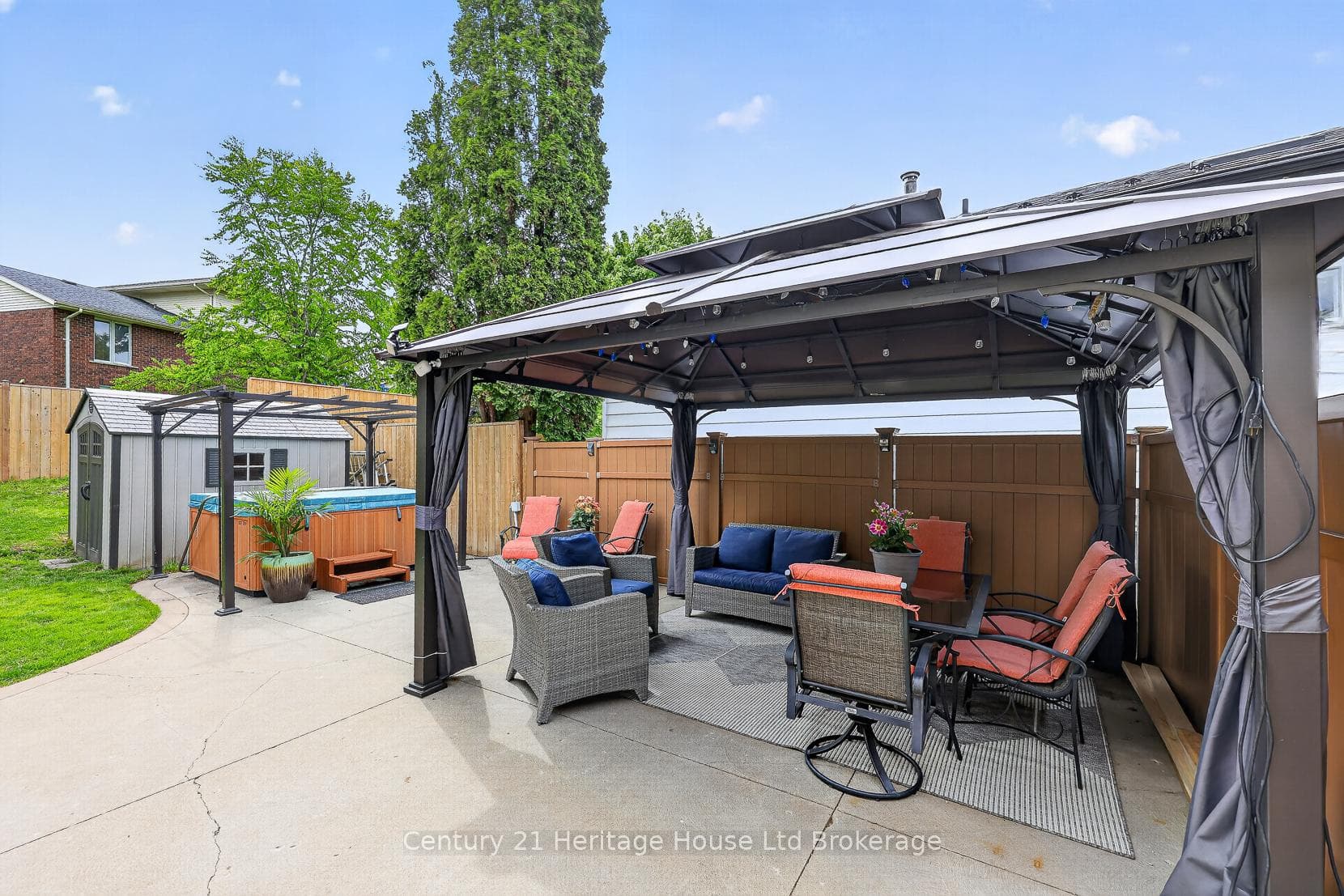 481 Ojibway Street photo 32