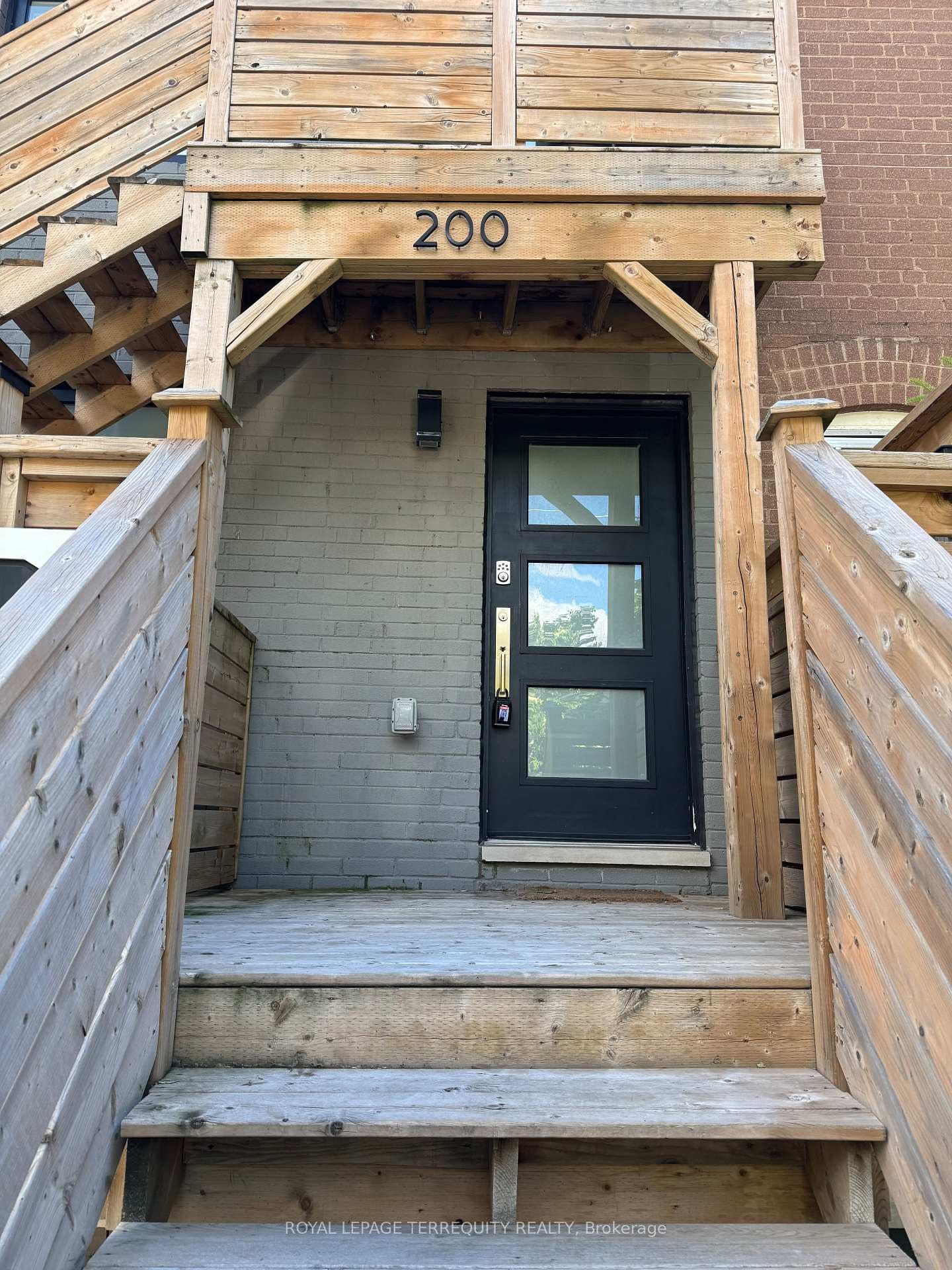 200 Munro Street Unit 2 photo 2