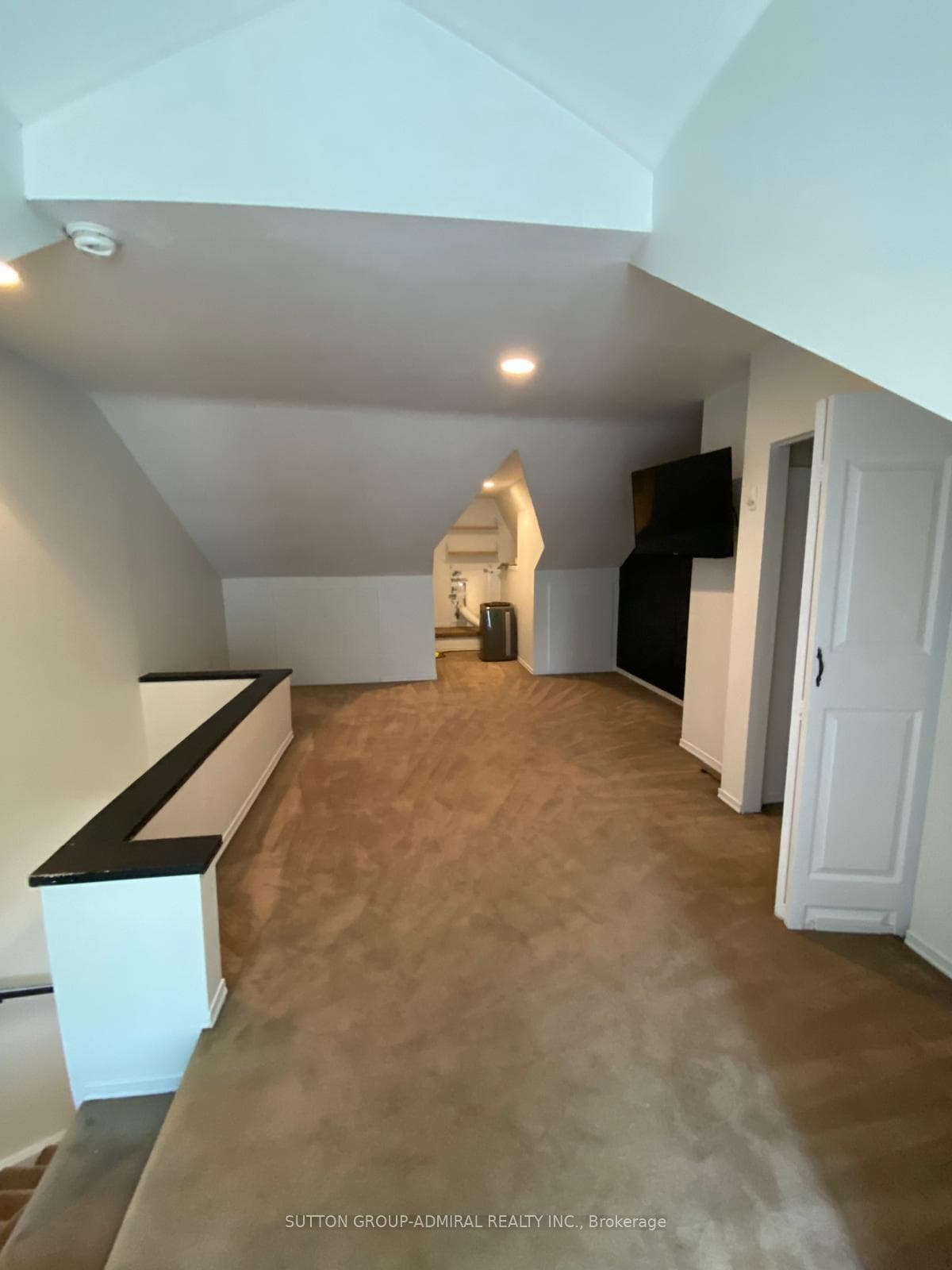 177 Logan Avenue Unit 2nd Floor photo 16