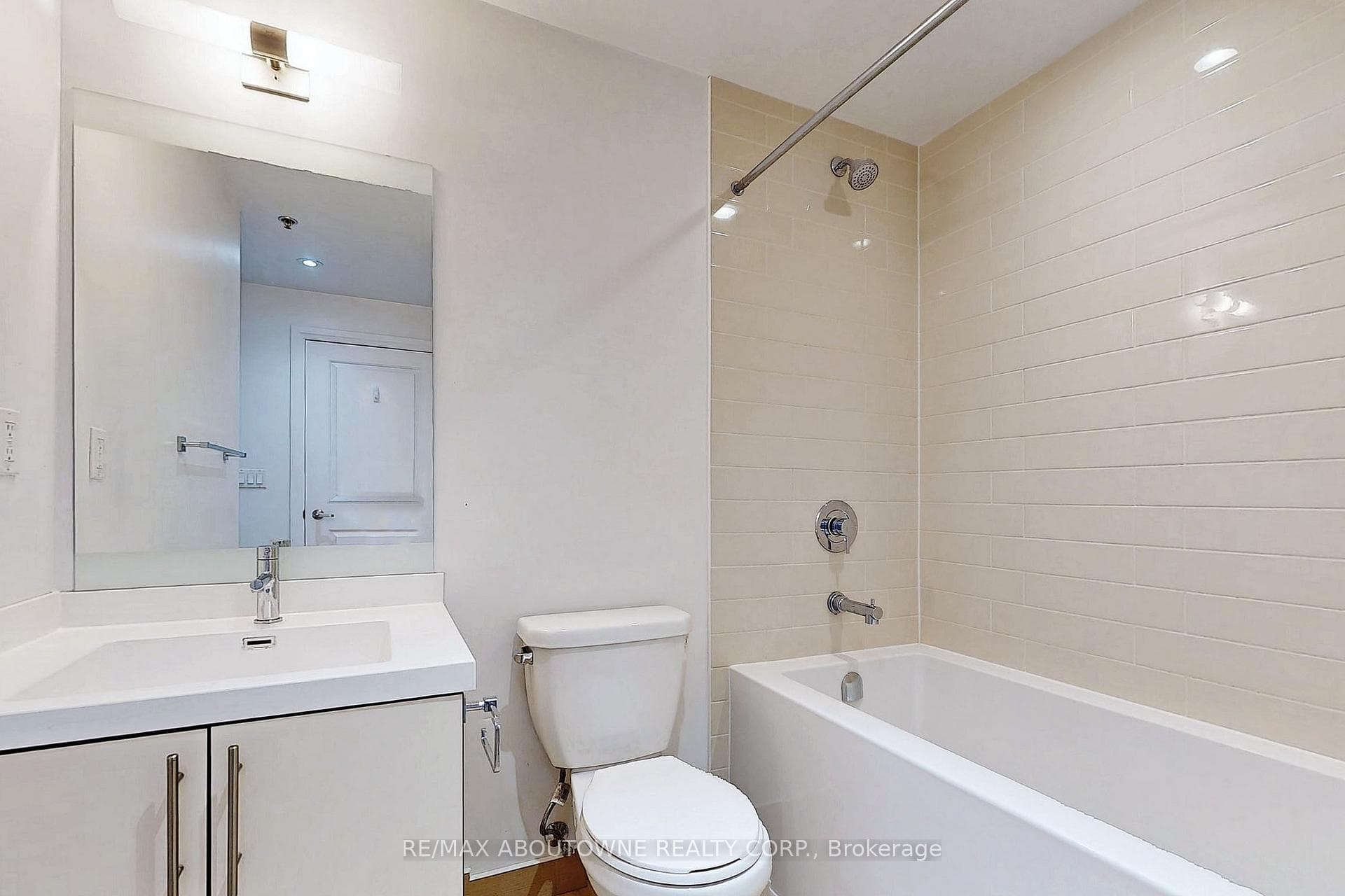55 speers Road Unit 1007 photo 17