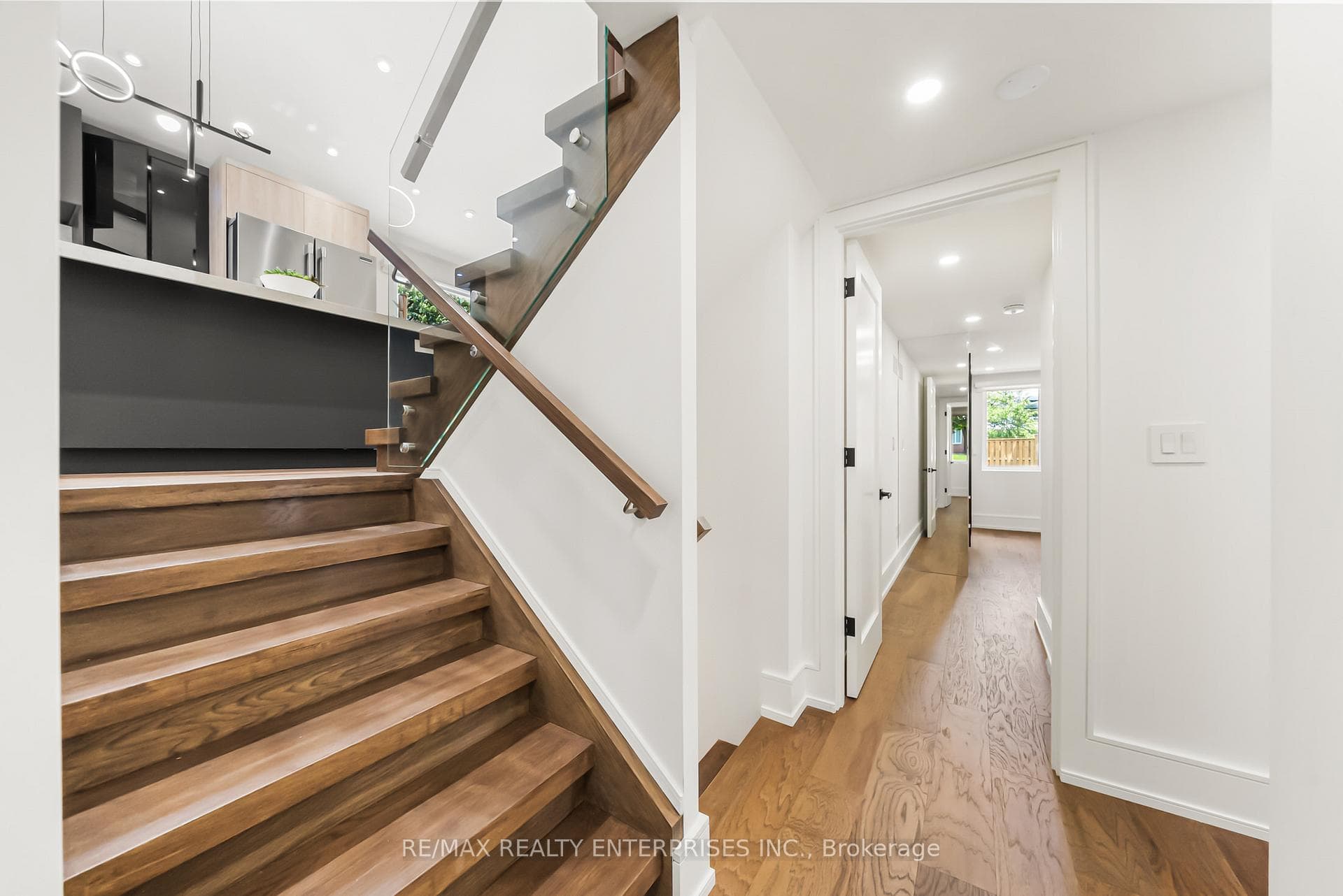 1495 Thetford Court photo 25