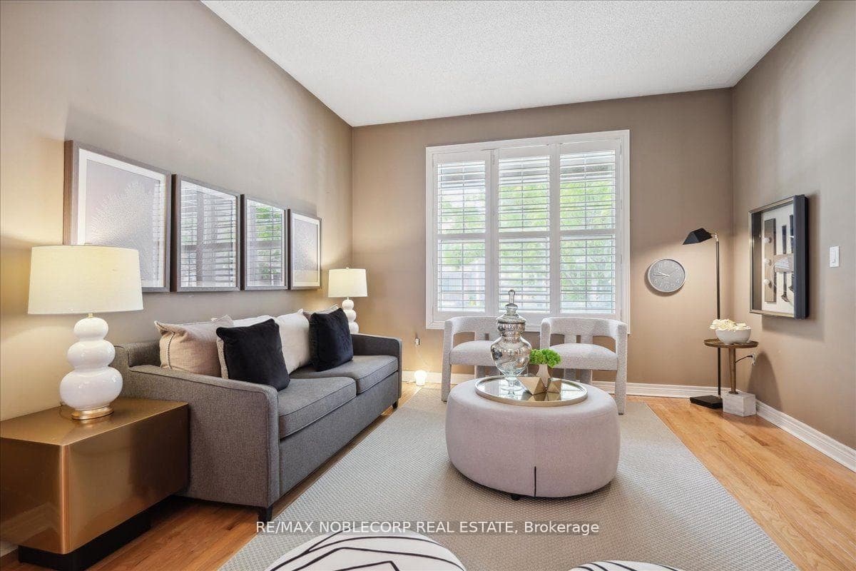 17 Aristocrat Road photo 8