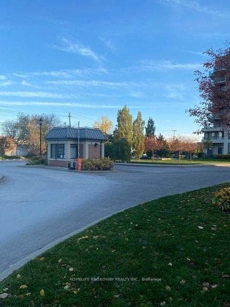 350 Red Maple Road Unit 503 photo 2