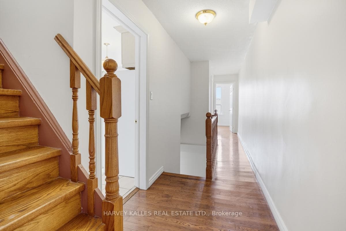 916 Bloor Street Unit Upper photo 2