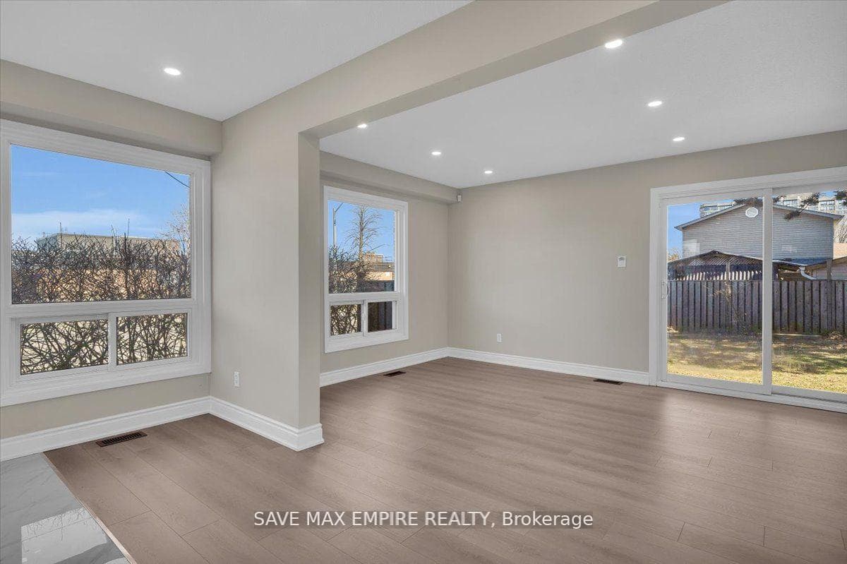 18 Hasting Square photo 11