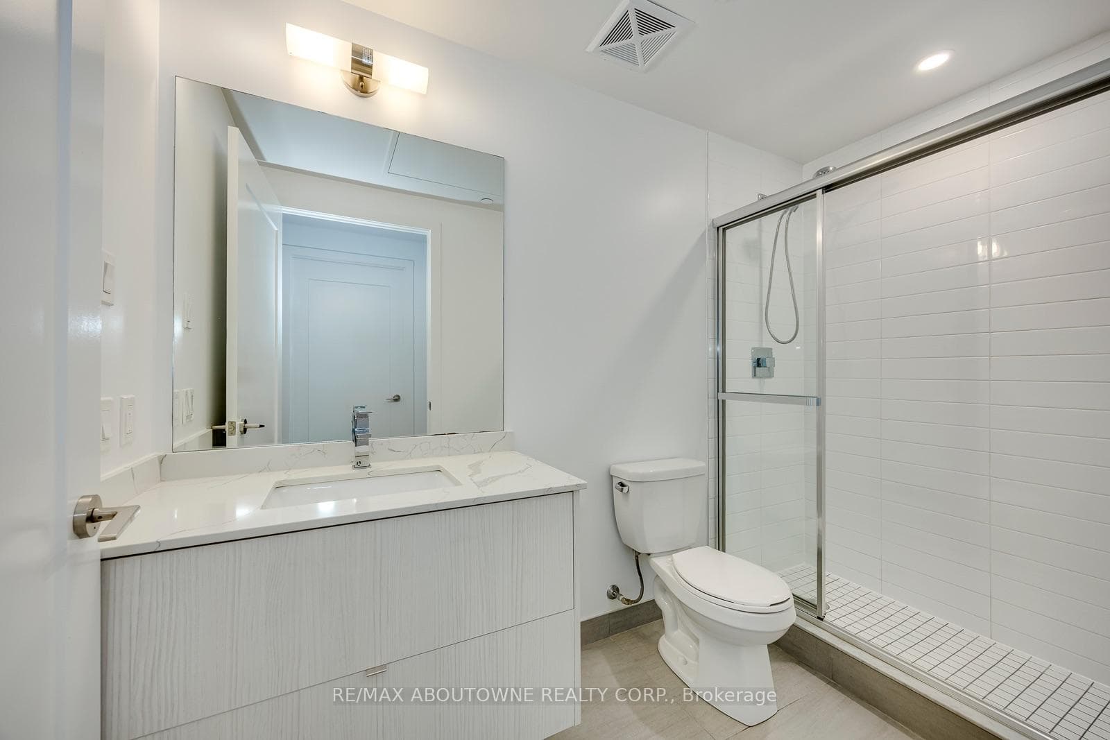 330 Richmond Street Unit 2601 photo 17