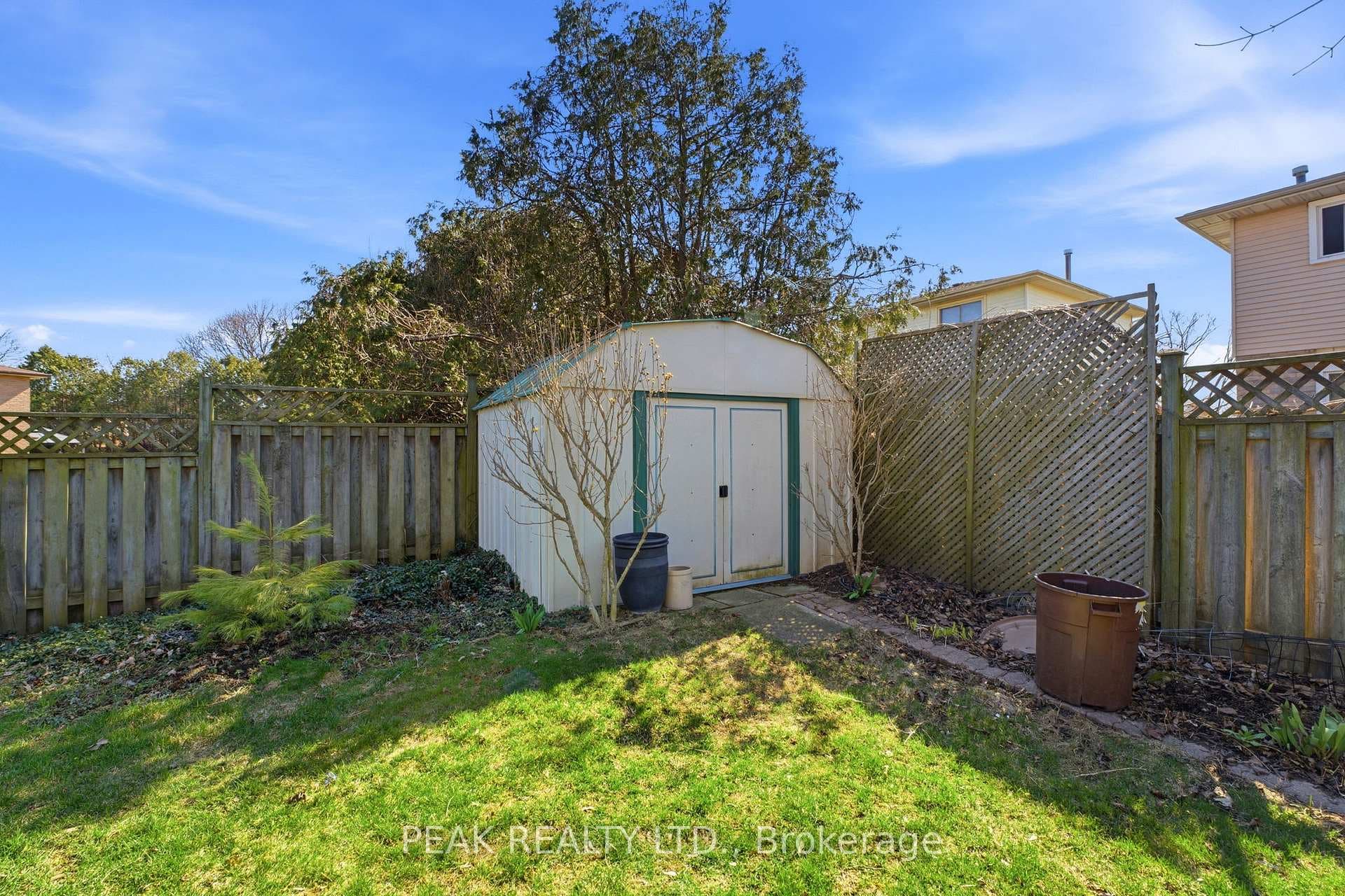 21 Garden Crescent photo 35