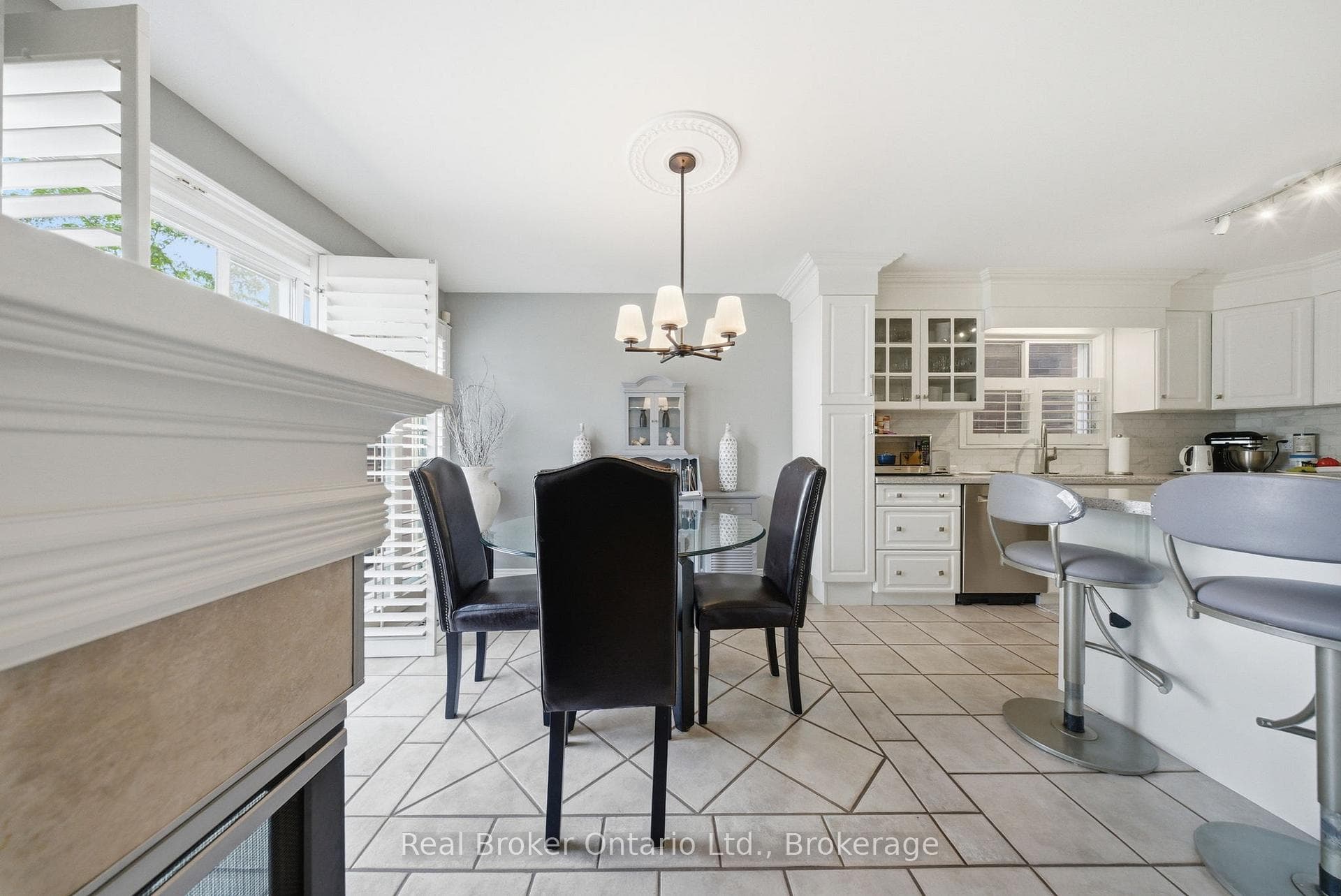 23 Edgewater Drive photo 9