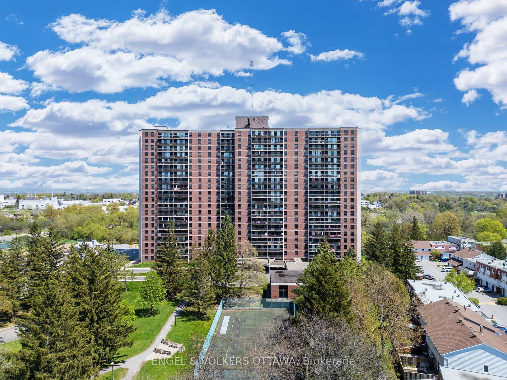 665 Bathgate Drive Unit 301 photo 2