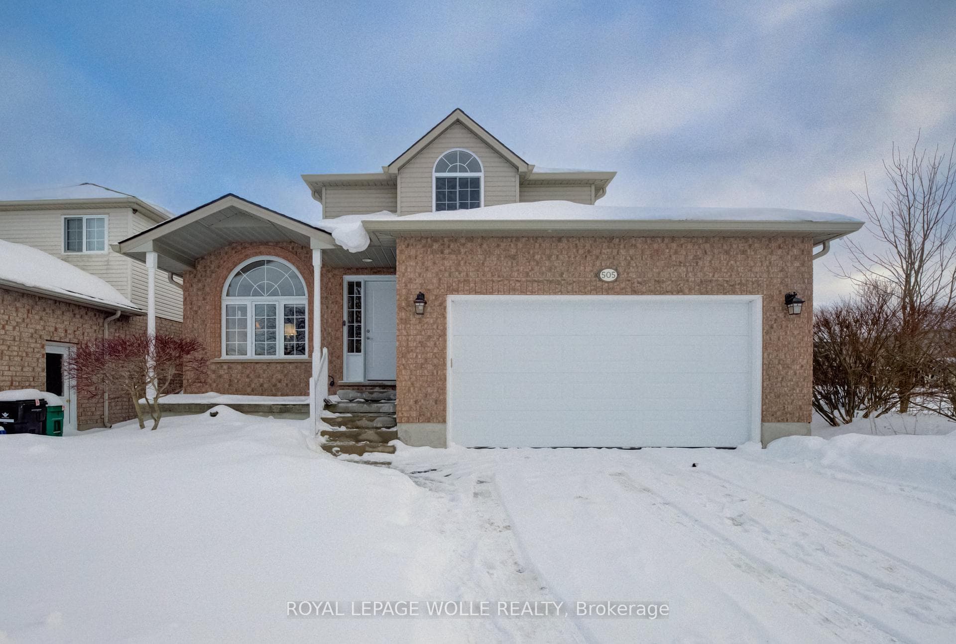 505 Sandbanks Crescent photo 3