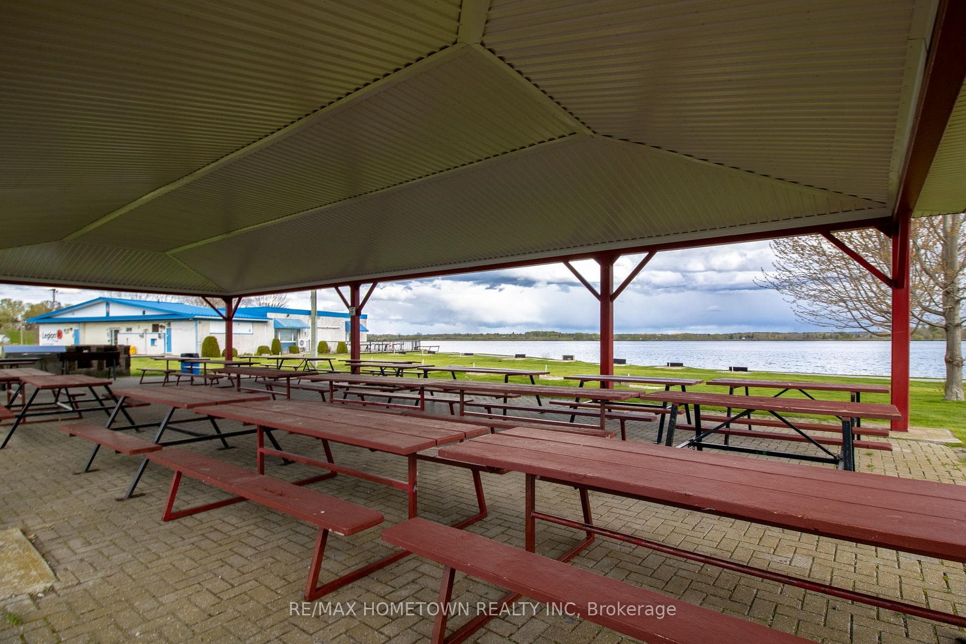 2038 Dundas Street photo 44