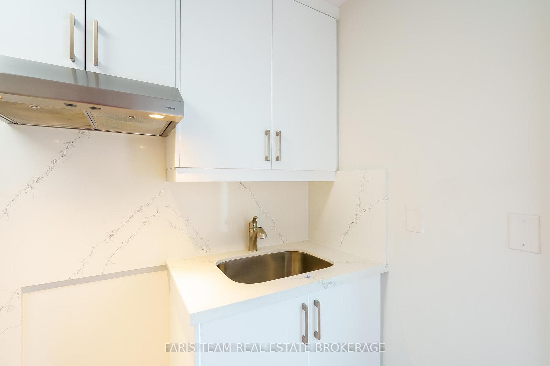 267 Lakeshore Road photo 25