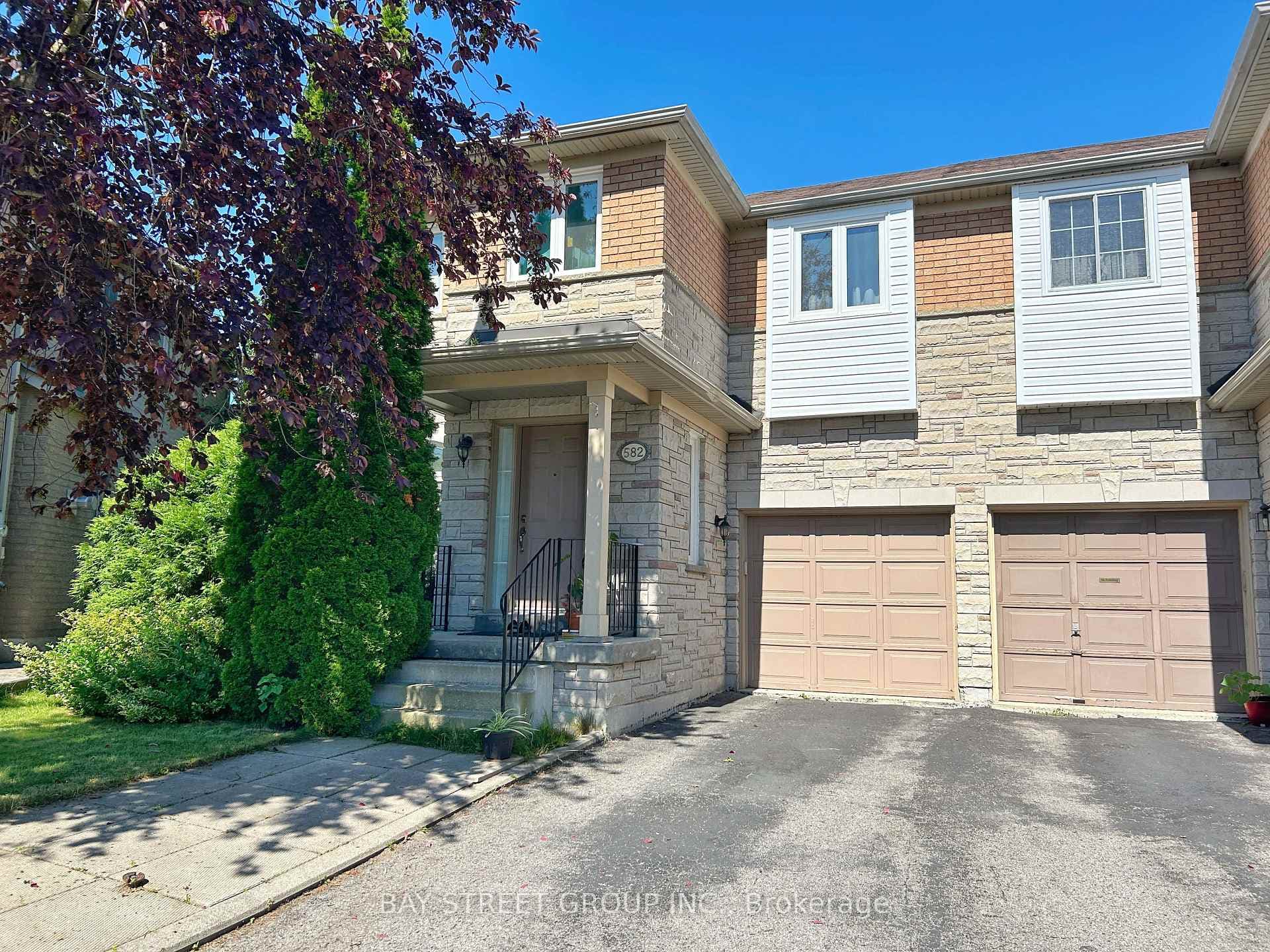 582 Lumsden Drive photo 2