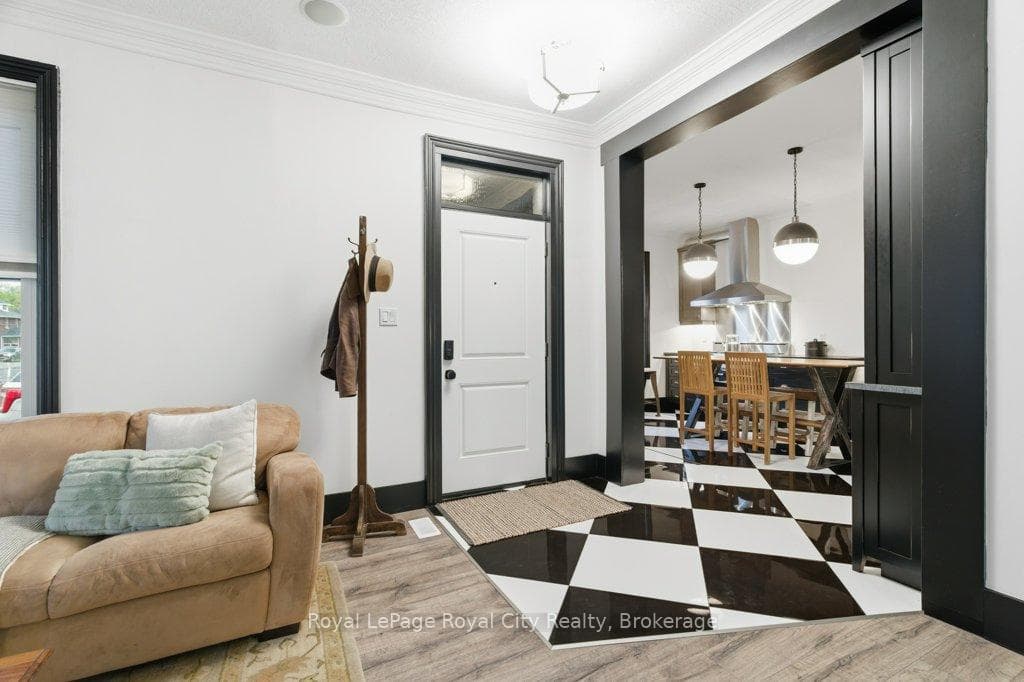554 Woolwich Street photo 10