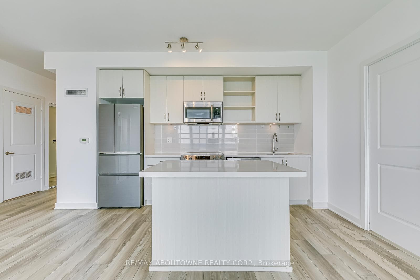 4699 Glen Erin Drive Unit 1804 photo 11