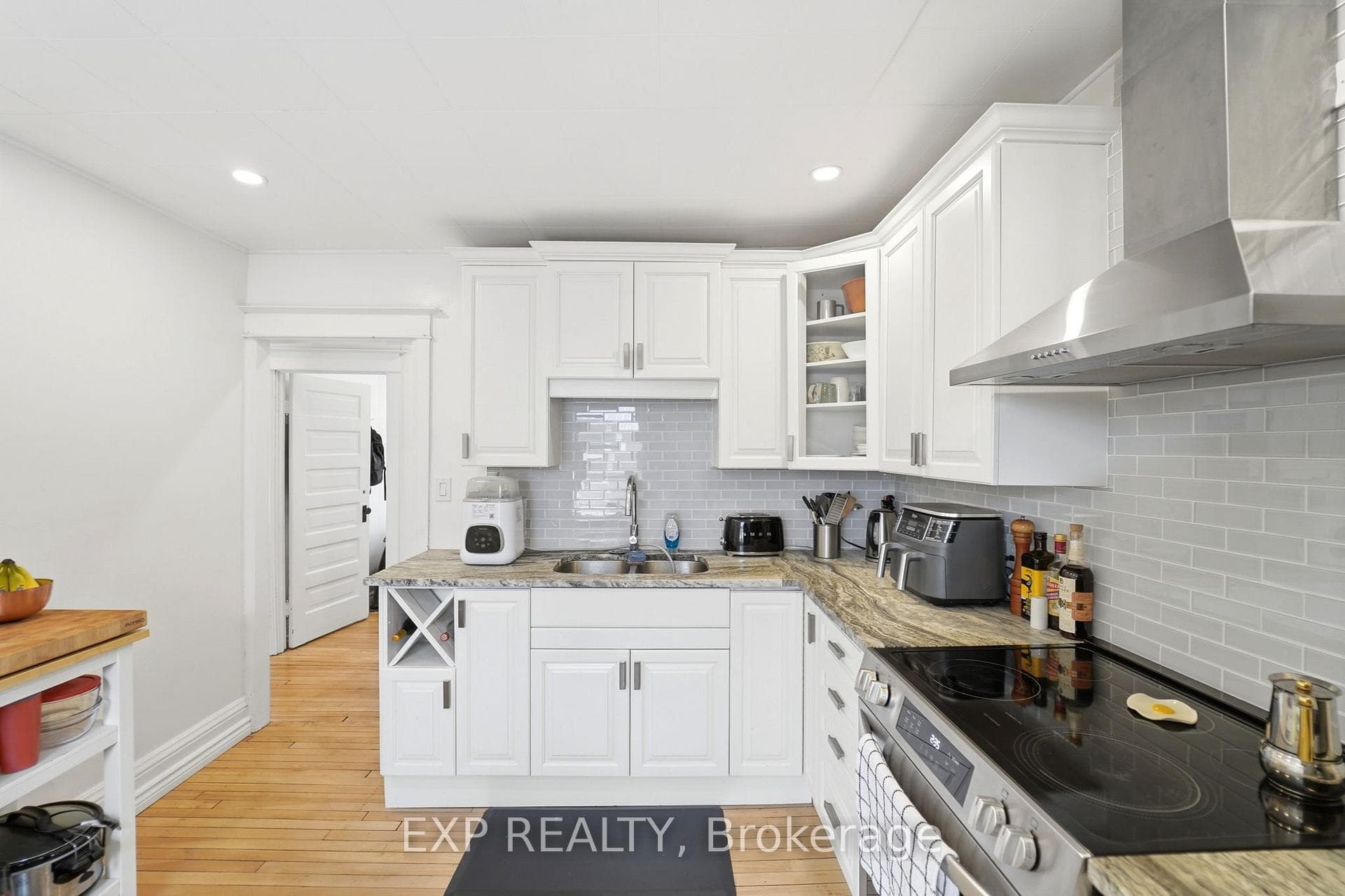 15 Avenue Place photo 26