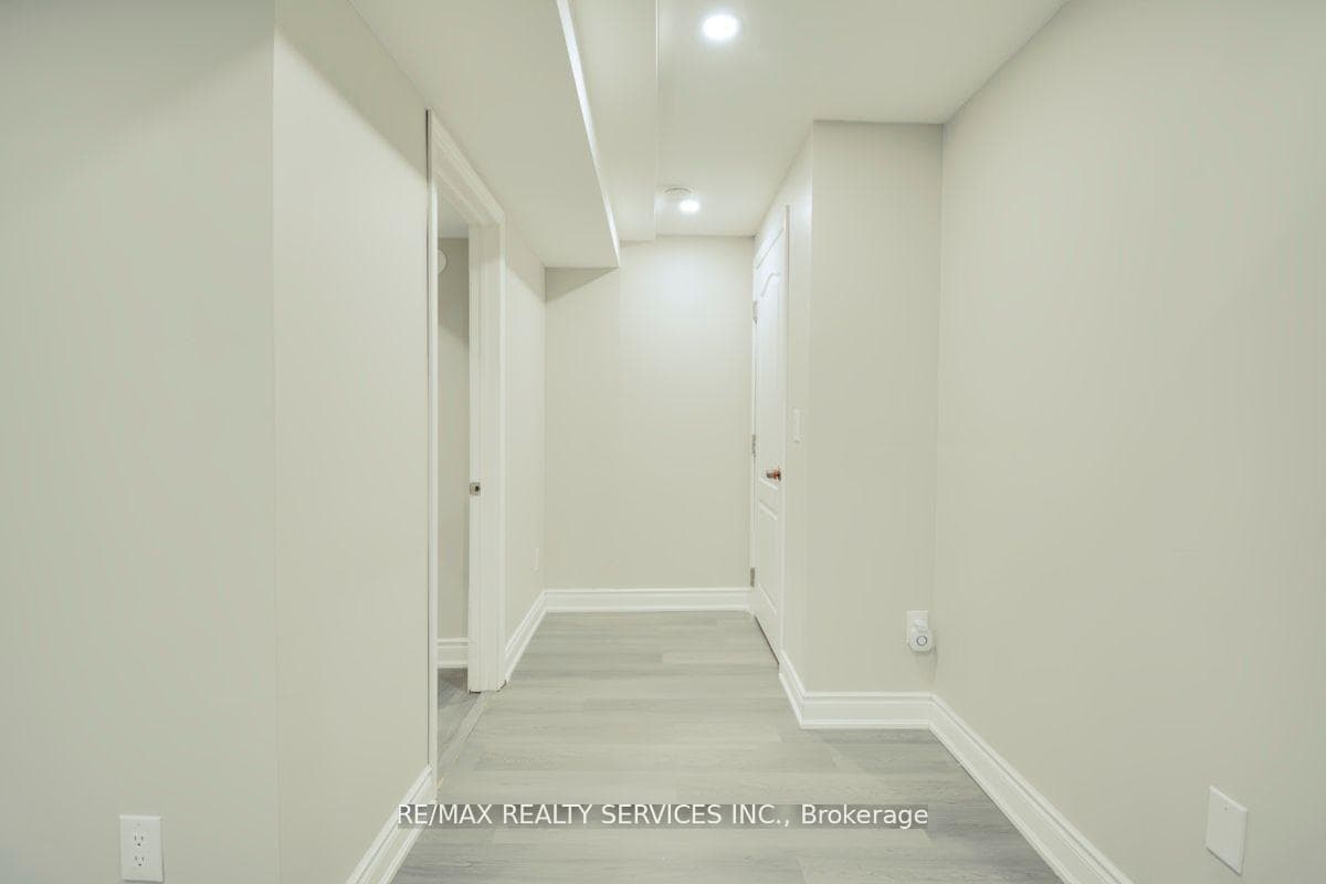 5 Stella Crescent photo 31