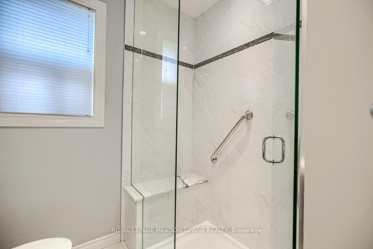 671 Browns Line Unit 671A photo 15
