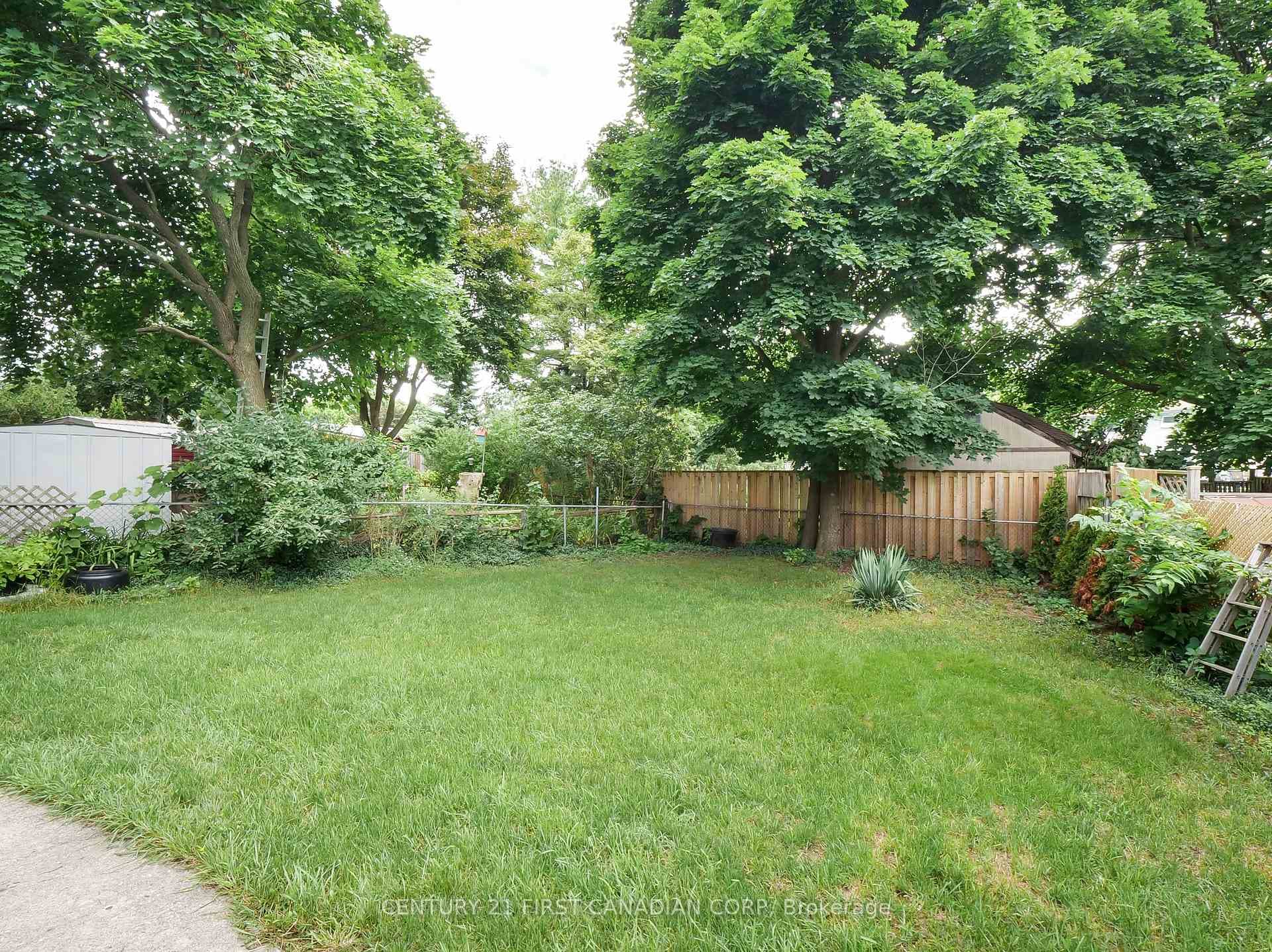 870 Dalkeith Crescent photo 4