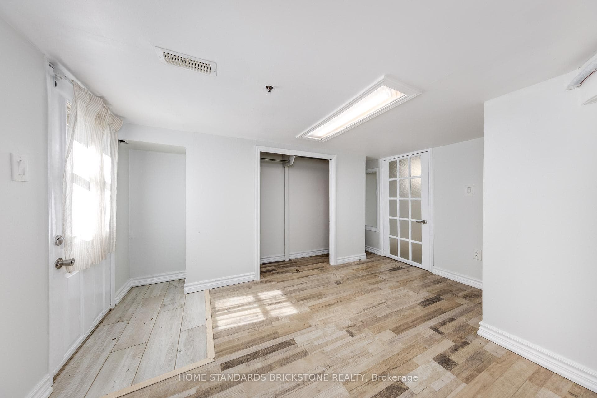 792 Pape Avenue Unit Lower photo 12