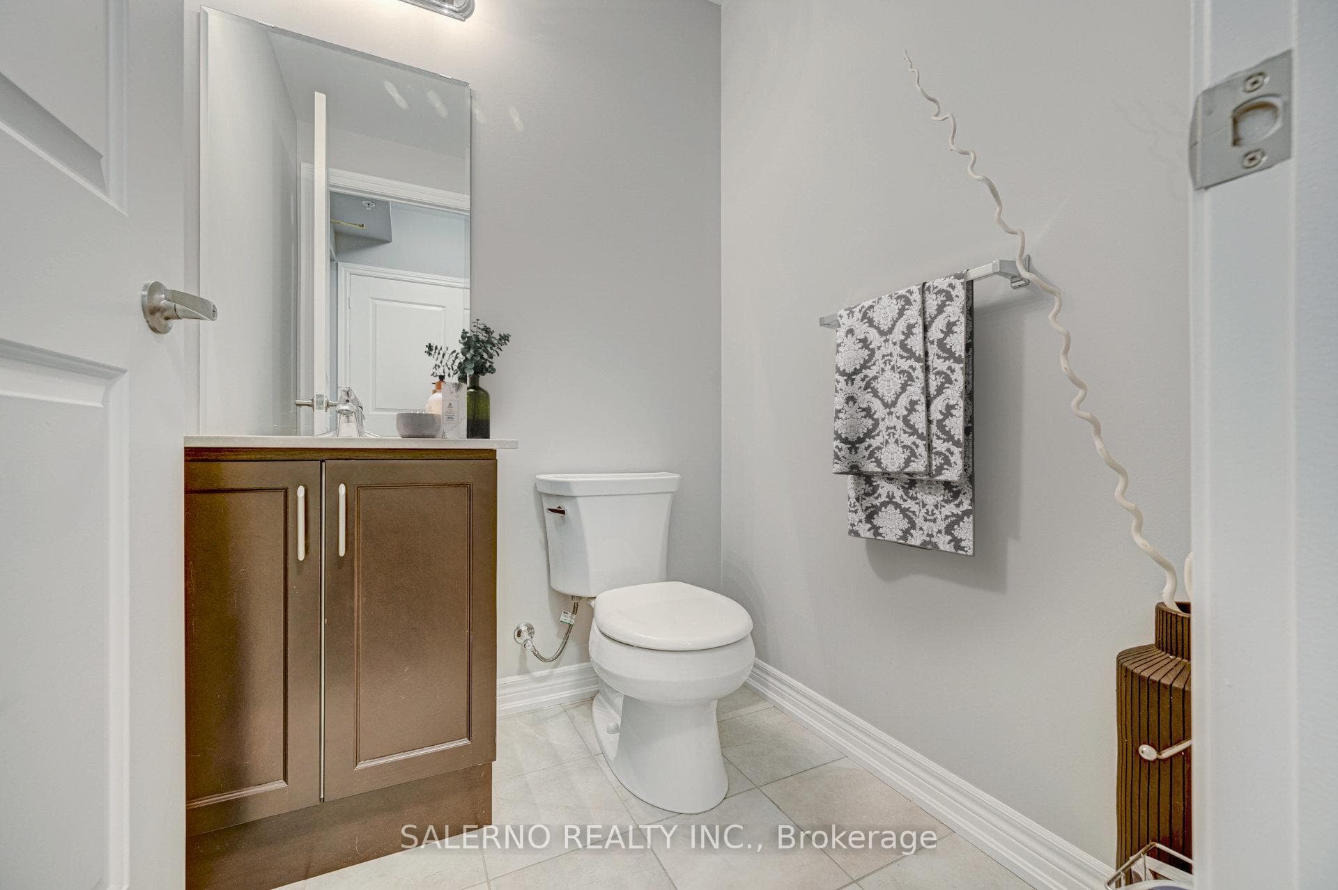 9255 Jane Street Unit 915 photo 13
