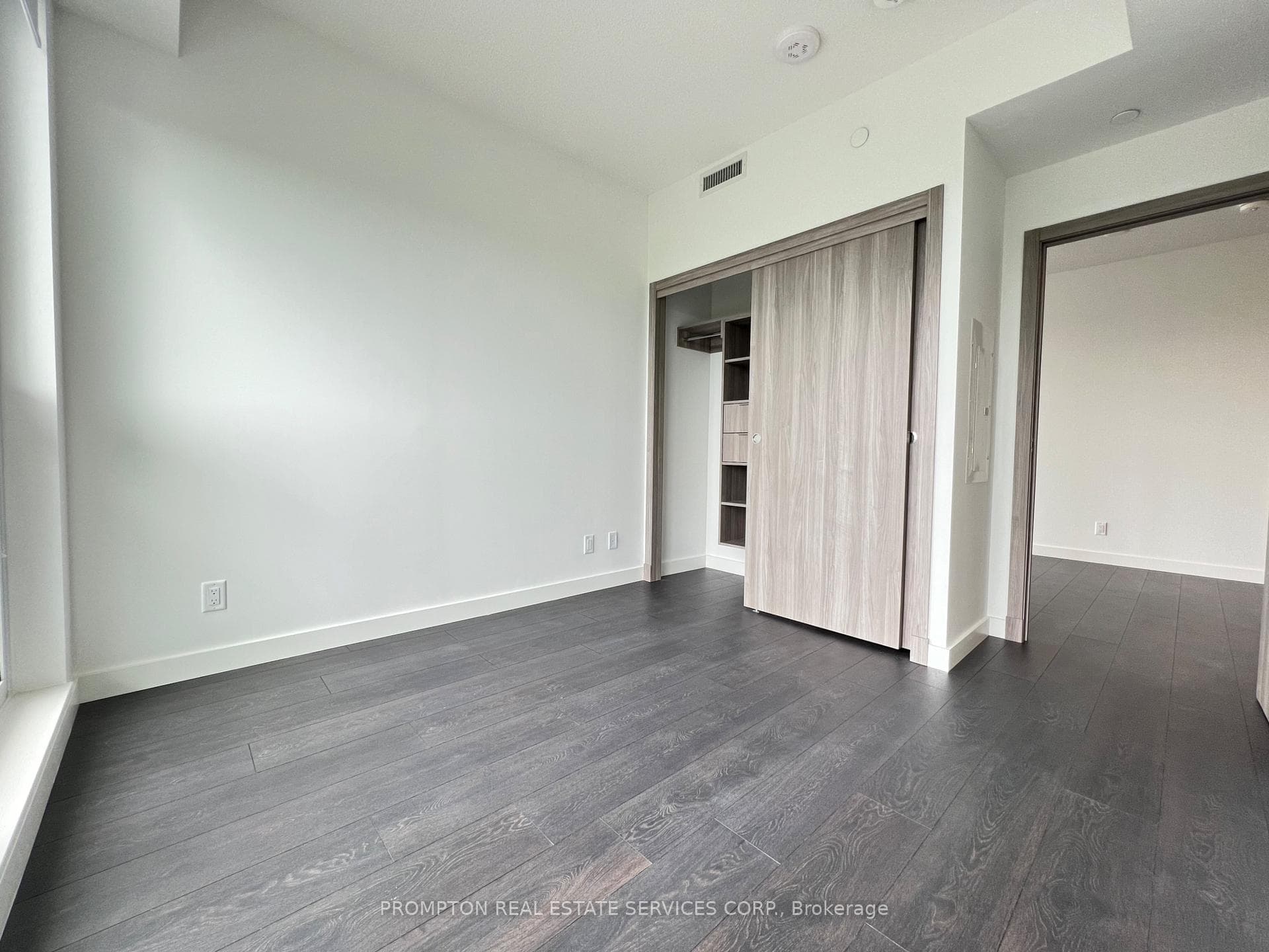 27 McMahon Drive Unit 1906 photo 16